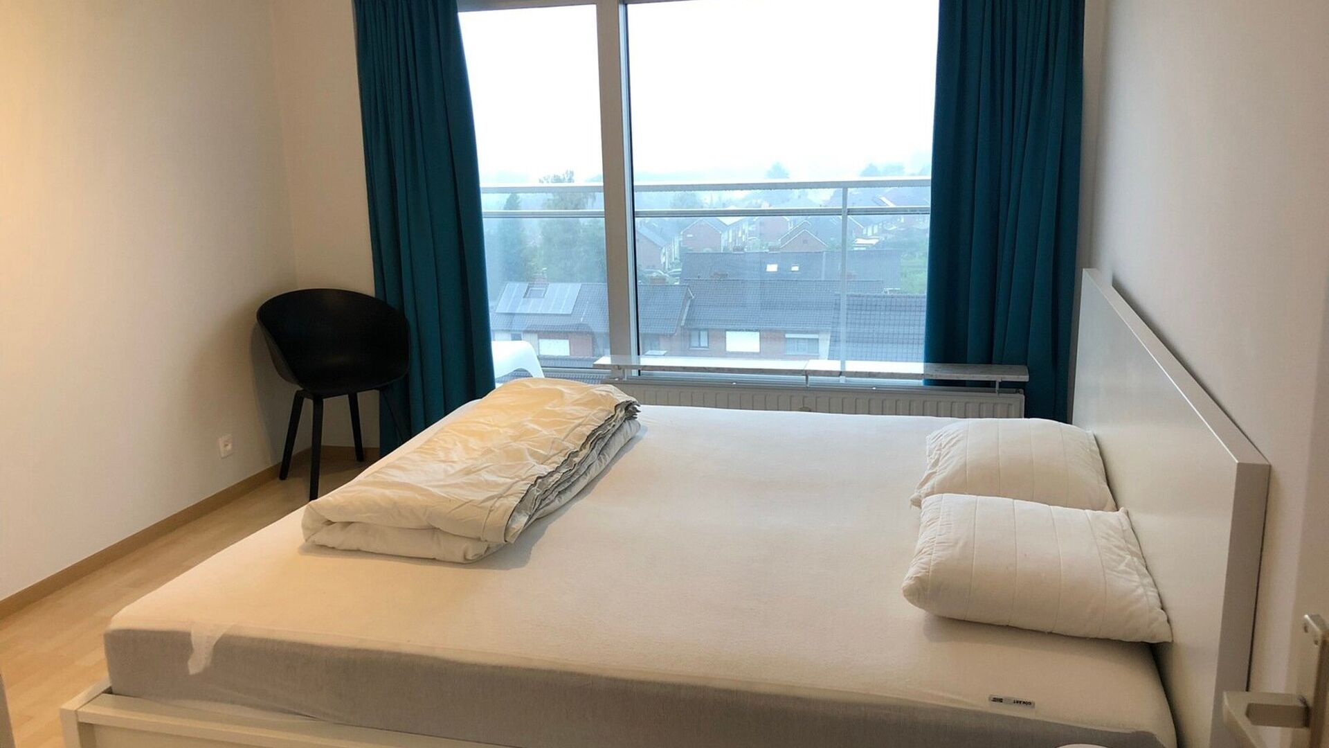 Spacieux appartement lumineux de 2 chambres avec 2 terrasses et emplacement de parking &agrave; Heverlee

Ce tr&egrave;s spacieux appartement meubl&eacute; est situ&eacute; au huiti&egrave;me &eacute;tage et b&eacute;n&eacute;ficie d&rsquo;une grande luminosit&eacute; naturelle ainsi que d&rsquo;une belle vue d&eacute;gag