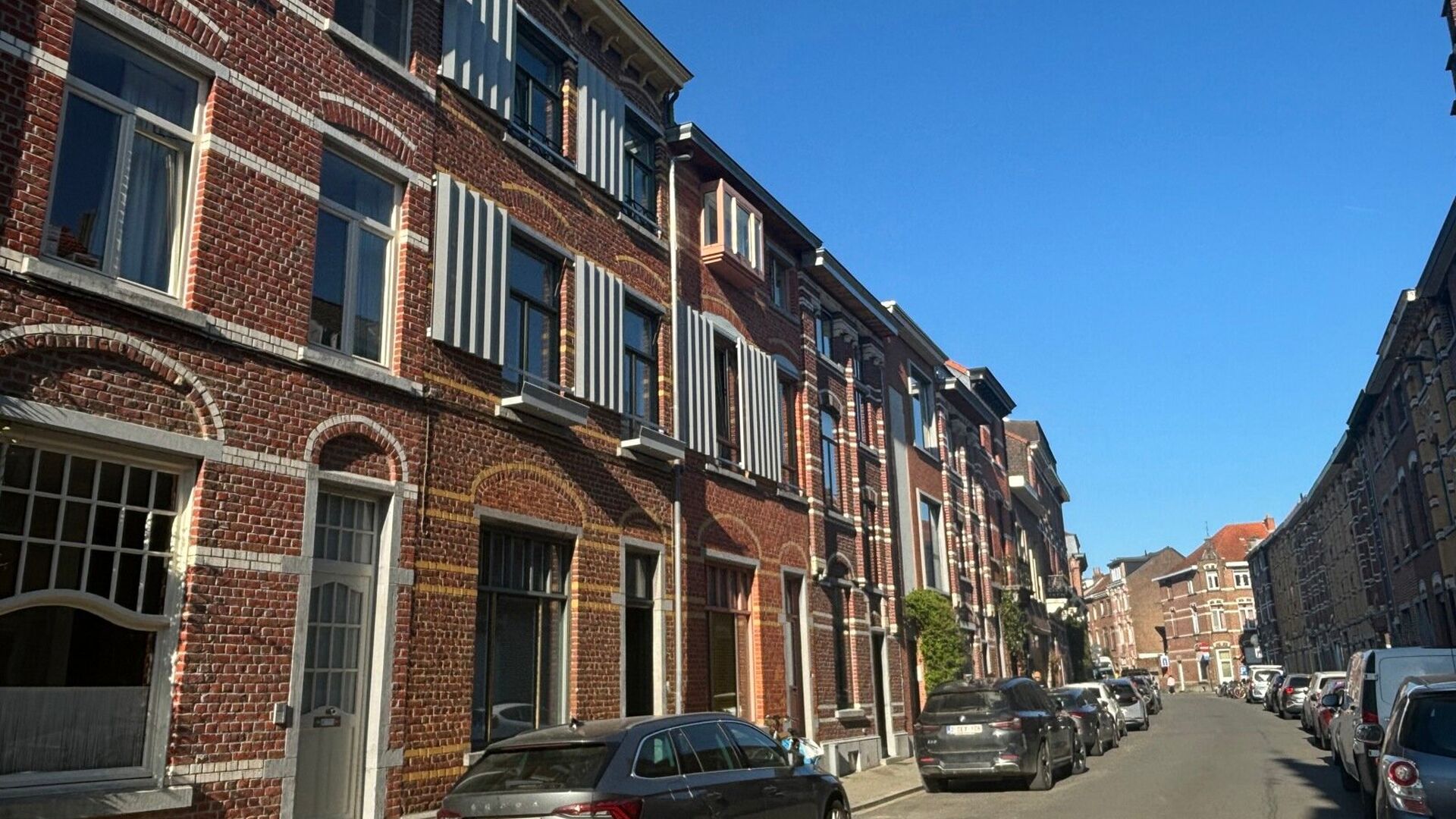Appartement récent, moderne et très lumineux au premier étage dans le Nouveau Quartier. L'appartement d'une chambre à coucher dispose à l'entrée d'un débarras avec branchement de machine à laver, d'un espace de vie lumineux avec une cuisine ouvert