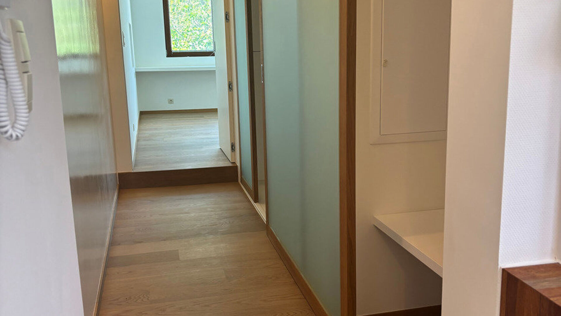Appartement récent, moderne et très lumineux au premier étage dans le Nouveau Quartier. L'appartement d'une chambre à coucher dispose à l'entrée d'un débarras avec branchement de machine à laver, d'un espace de vie lumineux avec une cuisine ouvert