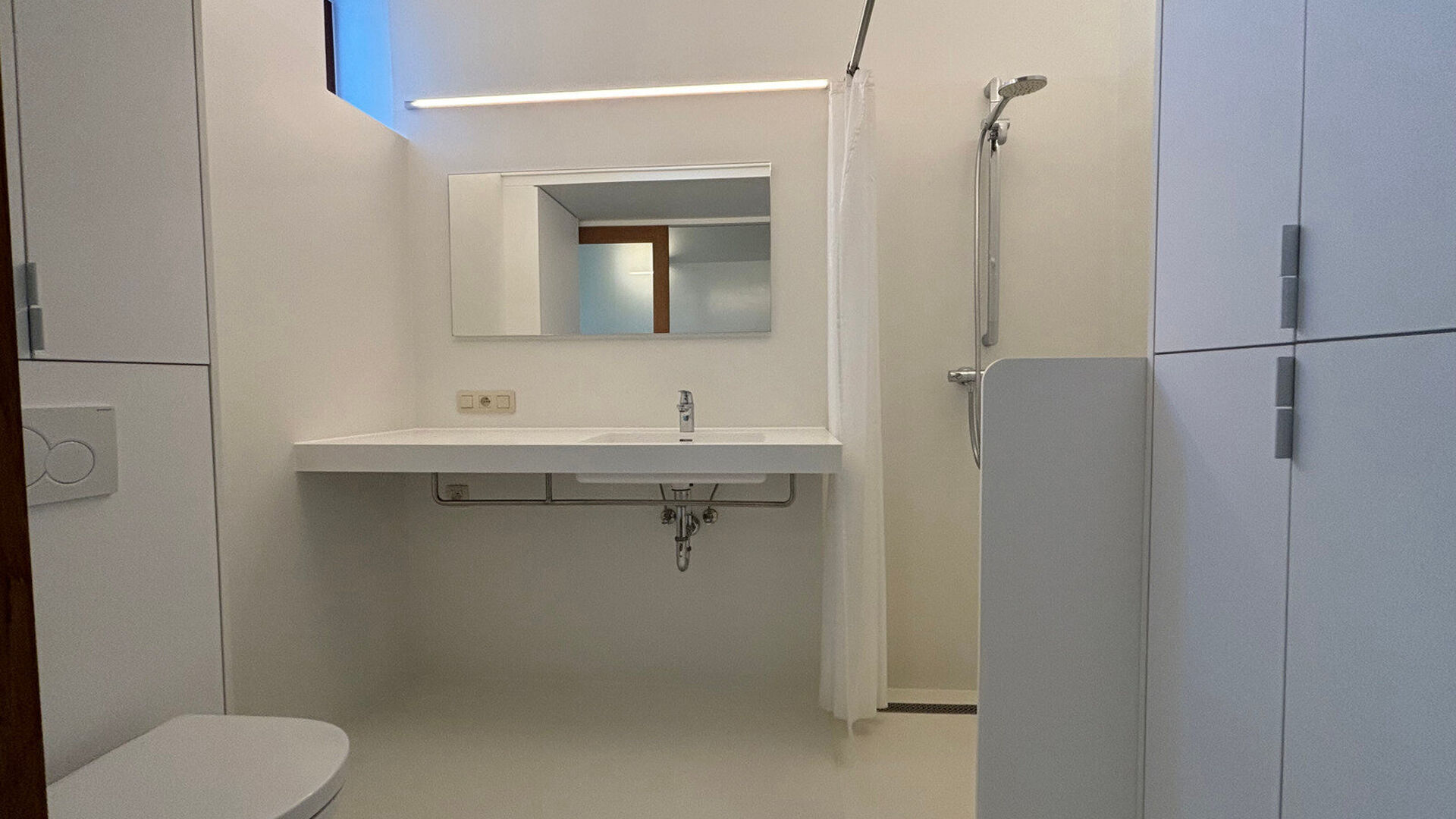 Appartement récent, moderne et très lumineux au premier étage dans le Nouveau Quartier. L'appartement d'une chambre à coucher dispose à l'entrée d'un débarras avec branchement de machine à laver, d'un espace de vie lumineux avec une cuisine ouvert