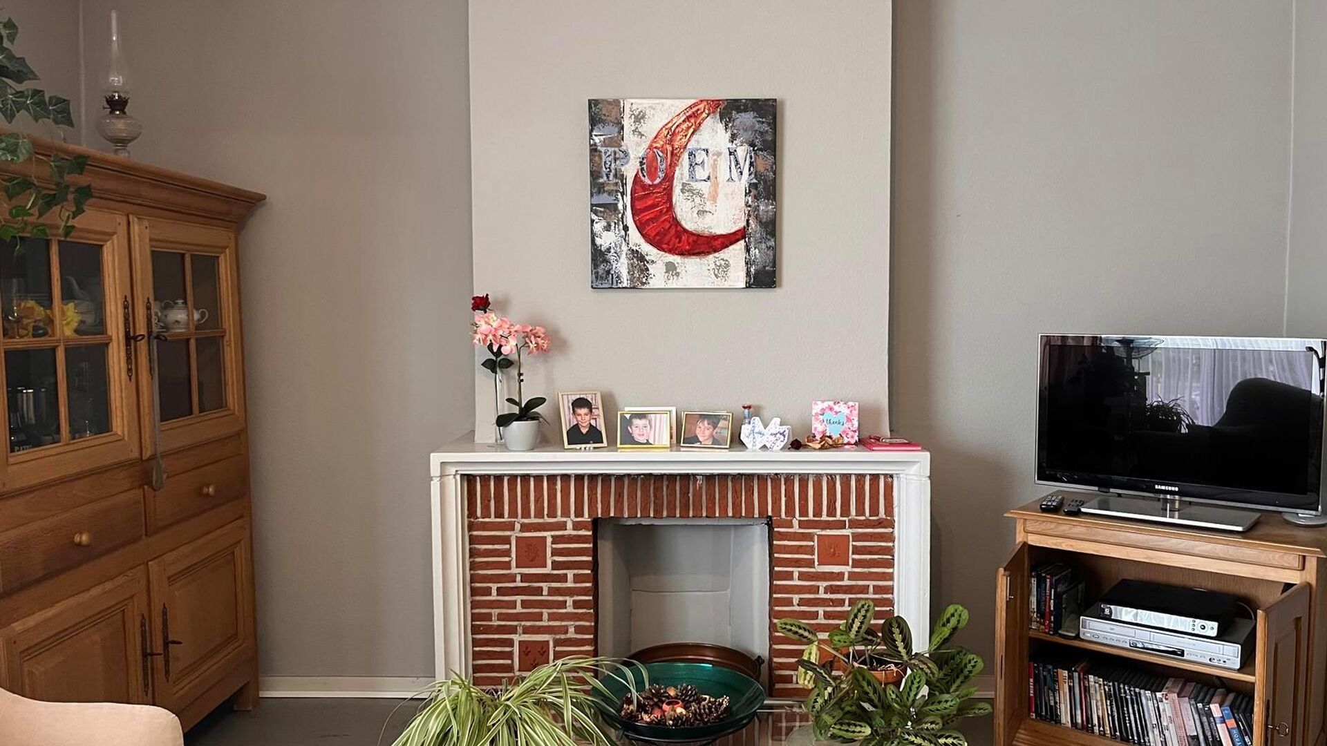 Cet appartement est situé Parkpoort, au troisième étage, ce qui vous donne une belle vue sur le Philipssite et la région environnante depuis le salon.  En plus de la salle de séjour lumineuse, il y a une cuisine installée avec une nouvelle cuisiniè