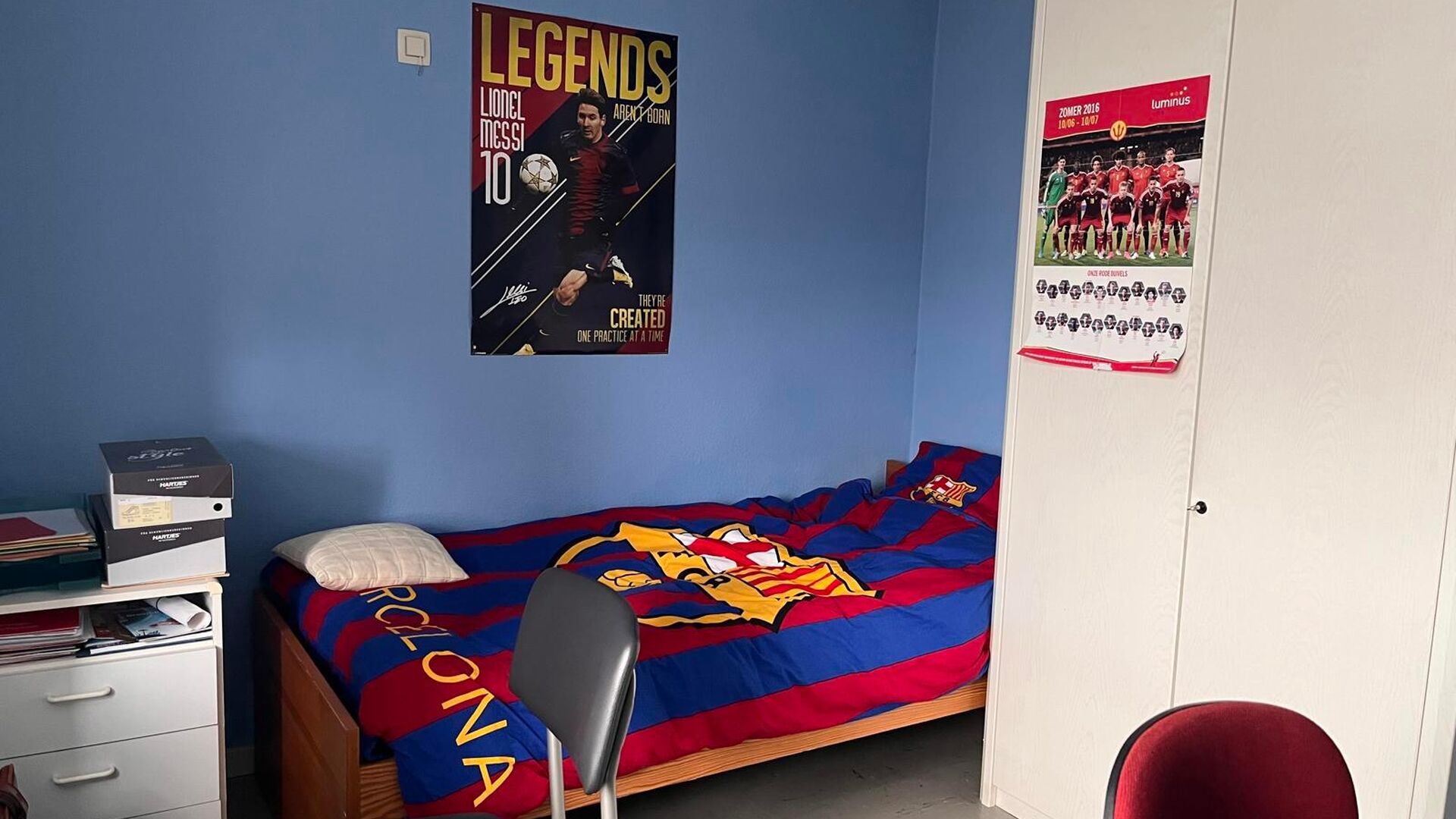 Cet appartement est situé Parkpoort, au troisième étage, ce qui vous donne une belle vue sur le Philipssite et la région environnante depuis le salon.  En plus de la salle de séjour lumineuse, il y a une cuisine installée avec une nouvelle cuisiniè