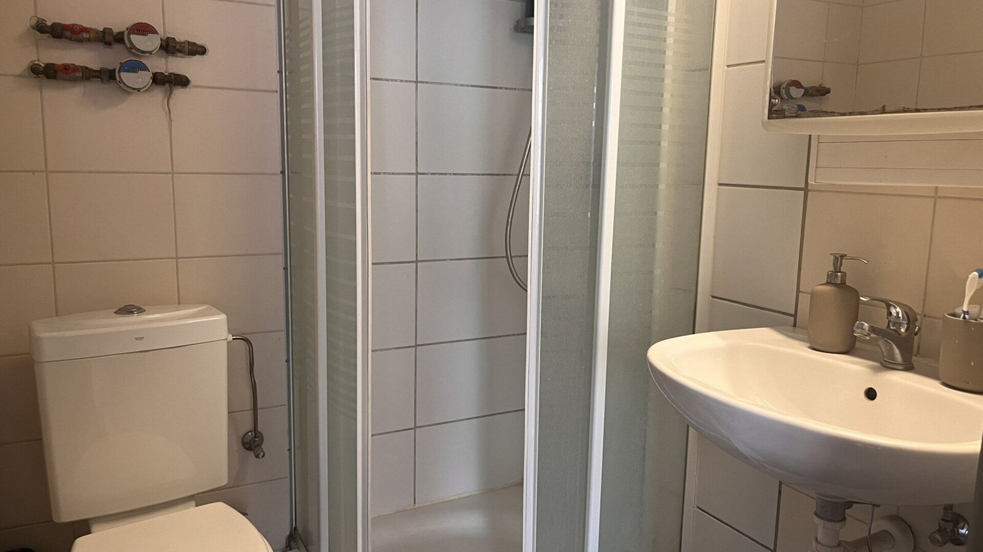Ce studio agr&eacute;able et enti&egrave;rement meubl&eacute; b&eacute;n&eacute;ficie d&rsquo;un emplacement id&eacute;al au Diestsestraat 29B, &agrave; quelques pas de la Grand-Place, des commerces, des restaurants et des transports en commun. Situ&eacute; &agrave; l&rsquo;arri&egrave;re de l&rsquo;immeuble au deuxi&egrave;me &eacute;ta