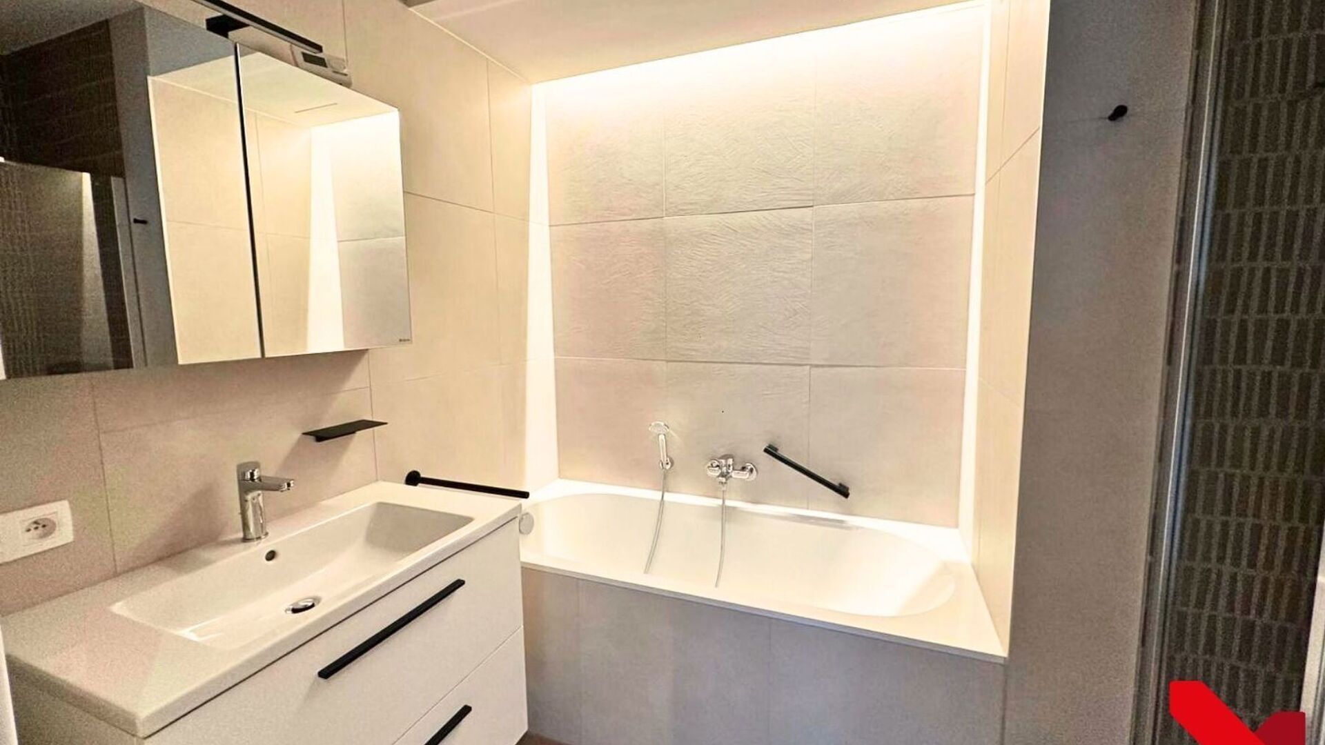 Appartement neuf de luxe avec 2 chambres dans le tout nouveau projet résidentiel Burenberg.
Cet appartement neuf et économe en énergie fait partie du prestigieux projet résidentiel Burenberg. Un nouveau développement à Louvain offrant de nombreux a