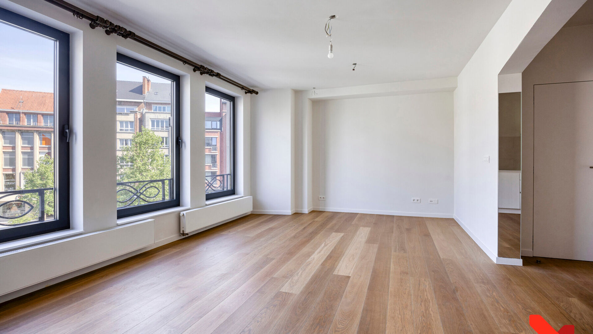 Au cœur animé de Louvain, avec vue sur la dynamique place Rector De Somer et l’emblématique église Saint-Pierre, se trouve cet appartement entièrement rénové avec une chambre à coucher.

Le grand atout de cet appartement est sans aucun doute le 