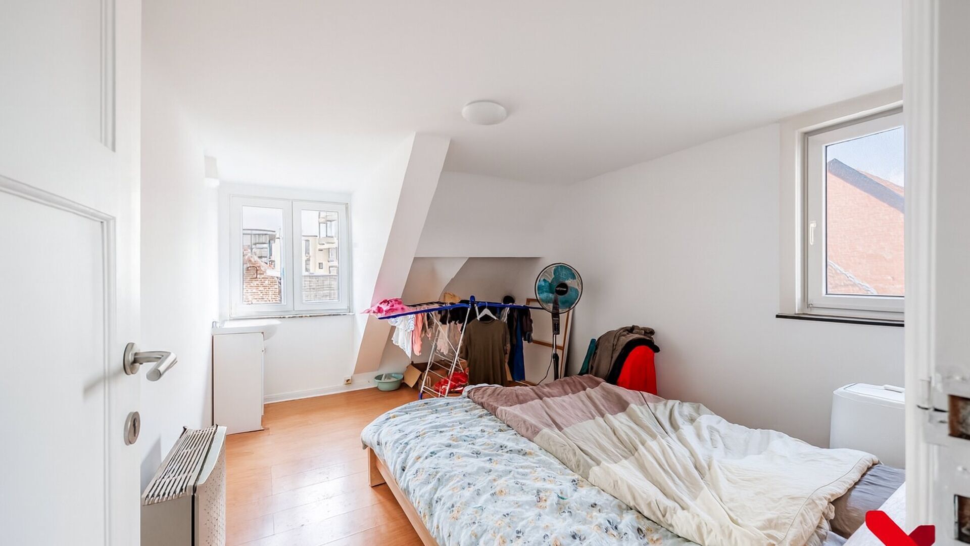 Appartement 1 chambre à rénover avec garage intérieur au cœur de Louvain
Vous êtes à la recherche d’un appartement plein de charme dans le centre animé de Louvain ? Alors ce bien situé dans la Ravenstraat, à l’angle de la Mussenstraat, est p