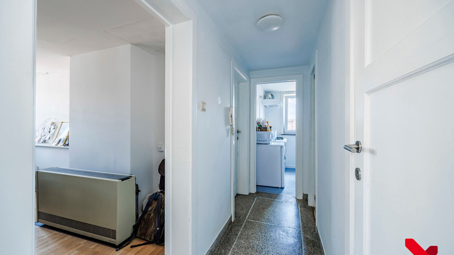 Appartement 1 chambre à rénover avec garage intérieur au cœur de Louvain
Vous êtes à la recherche d’un appartement plein de charme dans le centre animé de Louvain ? Alors ce bien situé dans la Ravenstraat, à l’angle de la Mussenstraat, est p