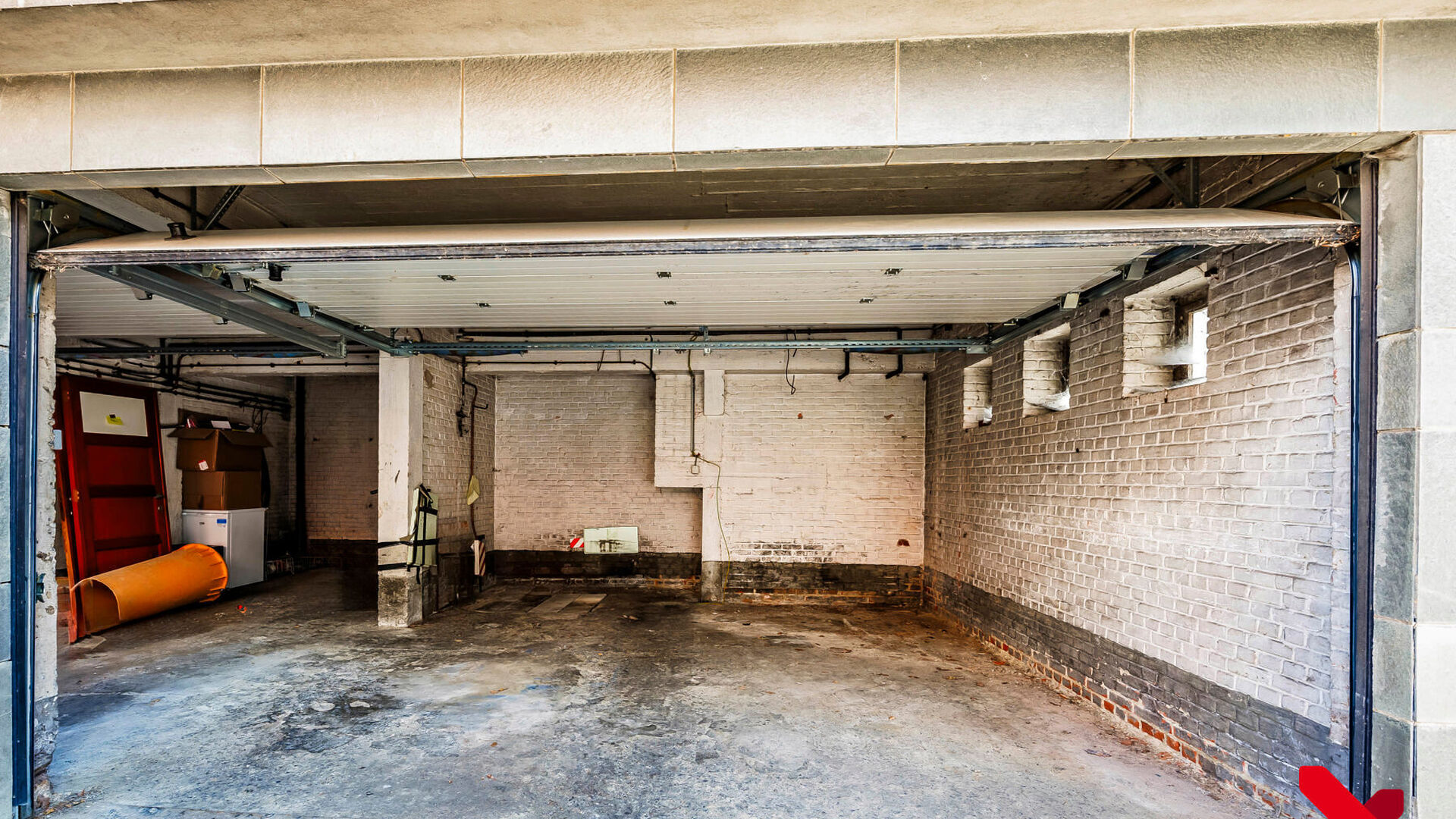Appartement 1 chambre à rénover avec garage intérieur au cœur de Louvain
Vous êtes à la recherche d’un appartement plein de charme dans le centre animé de Louvain ? Alors ce bien situé dans la Ravenstraat, à l’angle de la Mussenstraat, est p