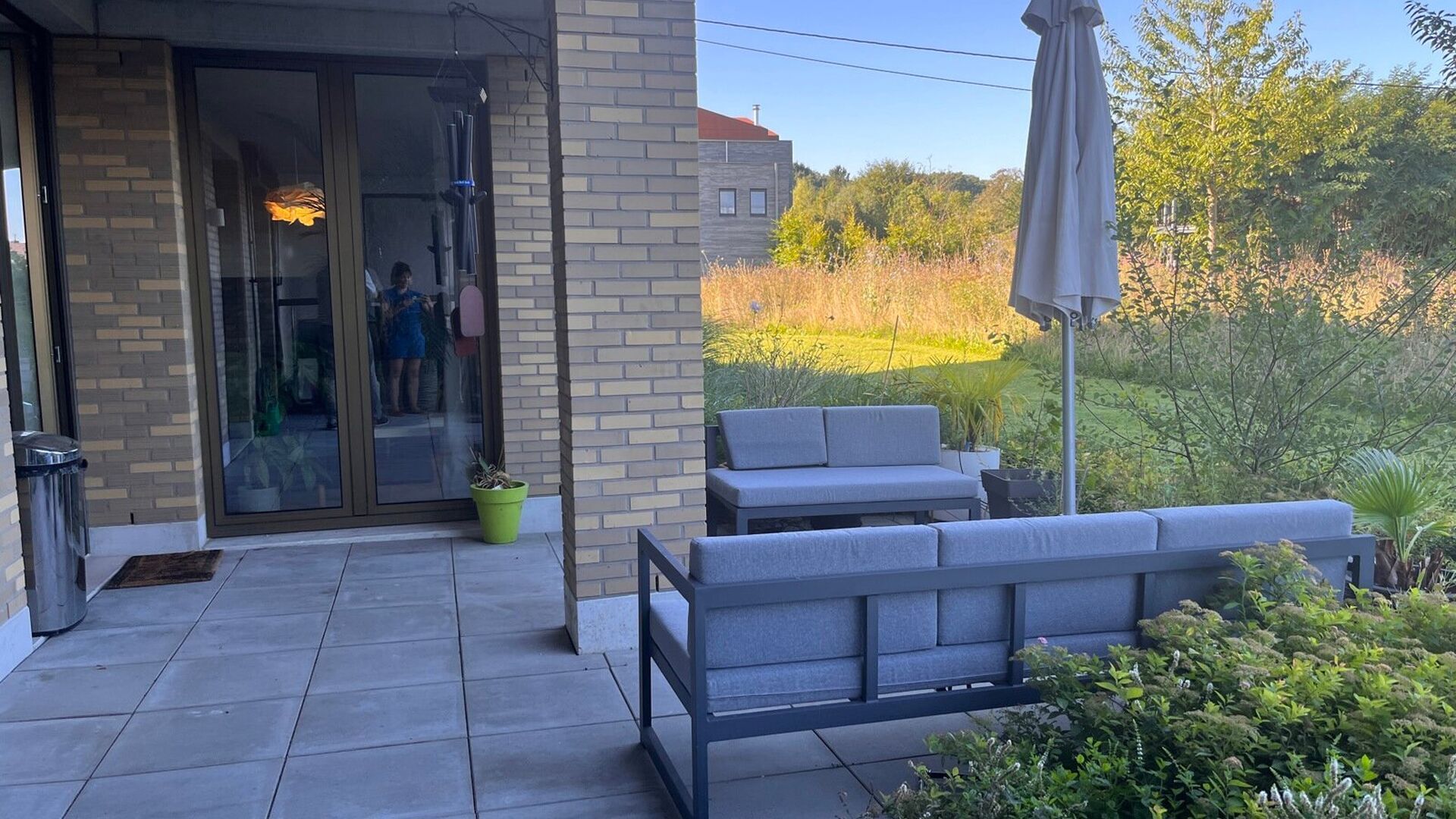 Prachtige nieuwbouw gelijkvloer appartementen te huur in nieuwe Residentie aan de Umafolaan te Herent. Deze nieuwe residenties zijn ideaal gelegen, op wandelafstand van station Herent en op fietsafstand van centrum Leuven en toch heel rustig. Op het gelij