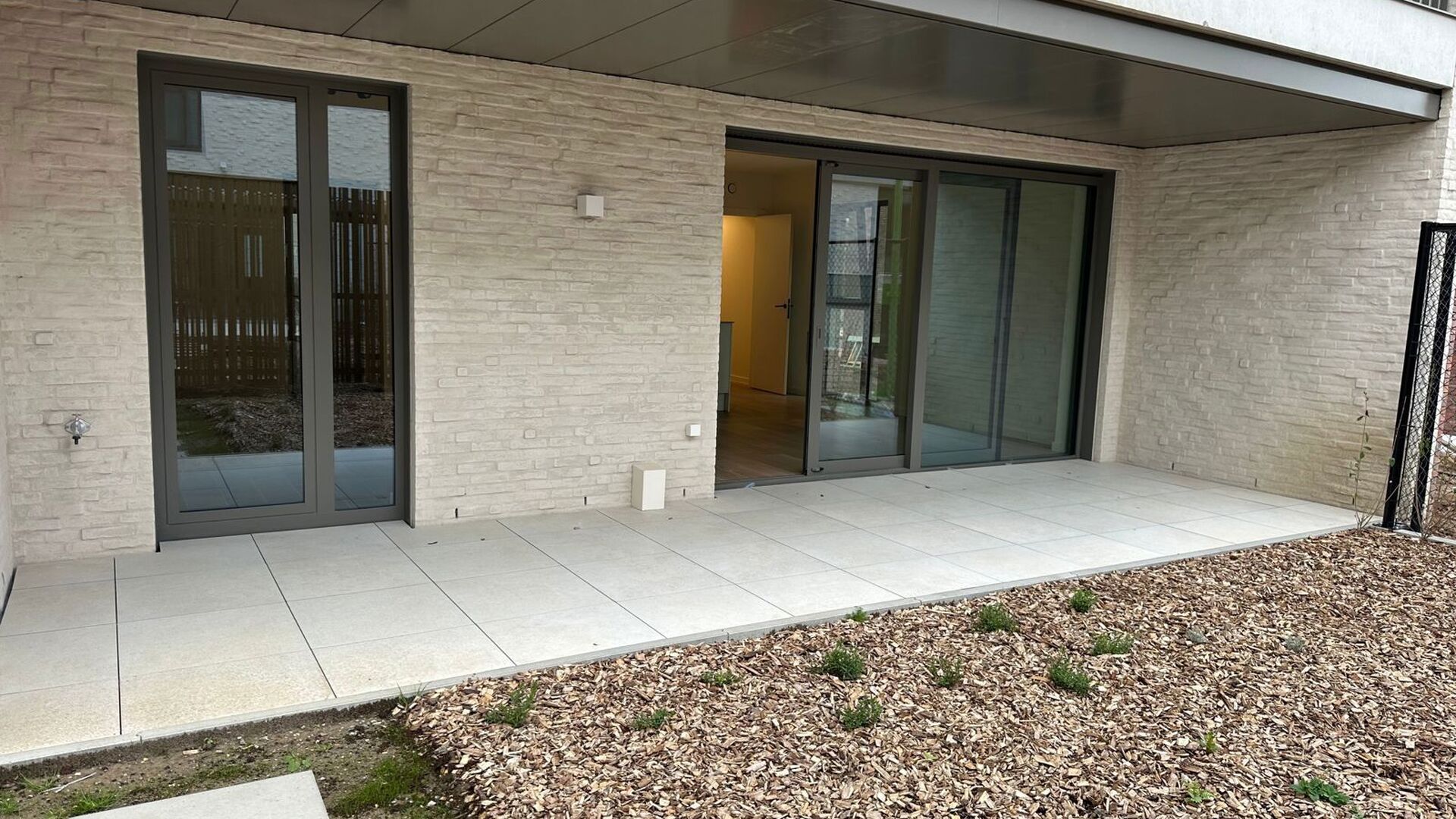 Luxueus nieuwbouwappartement met 2 slaapkamers in gloednieuw woonproject Burenberg.
 
Dit energiezuinig nieuwbouwappartement maakt deel uit van het prestigieuze woonproject Burenberg. Een nieuwe ontwikkeling in Leuven met verschillende troeven zoals de ru