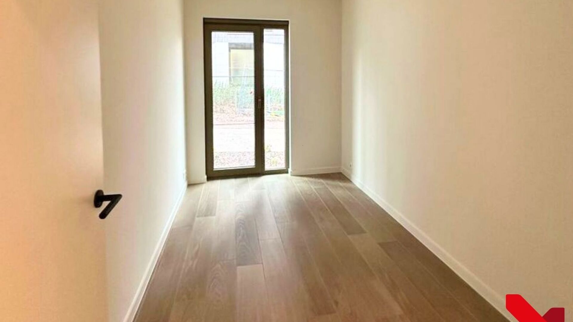 Luxueus nieuwbouwappartement met 2 slaapkamers in gloednieuw woonproject Burenberg.
Dit energiezuinig nieuwbouwappartement maakt deel uit van het prestigieuze woonproject Burenberg. Een nieuwe ontwikkeling in Leuven met verschillende troeven zoals de ru
