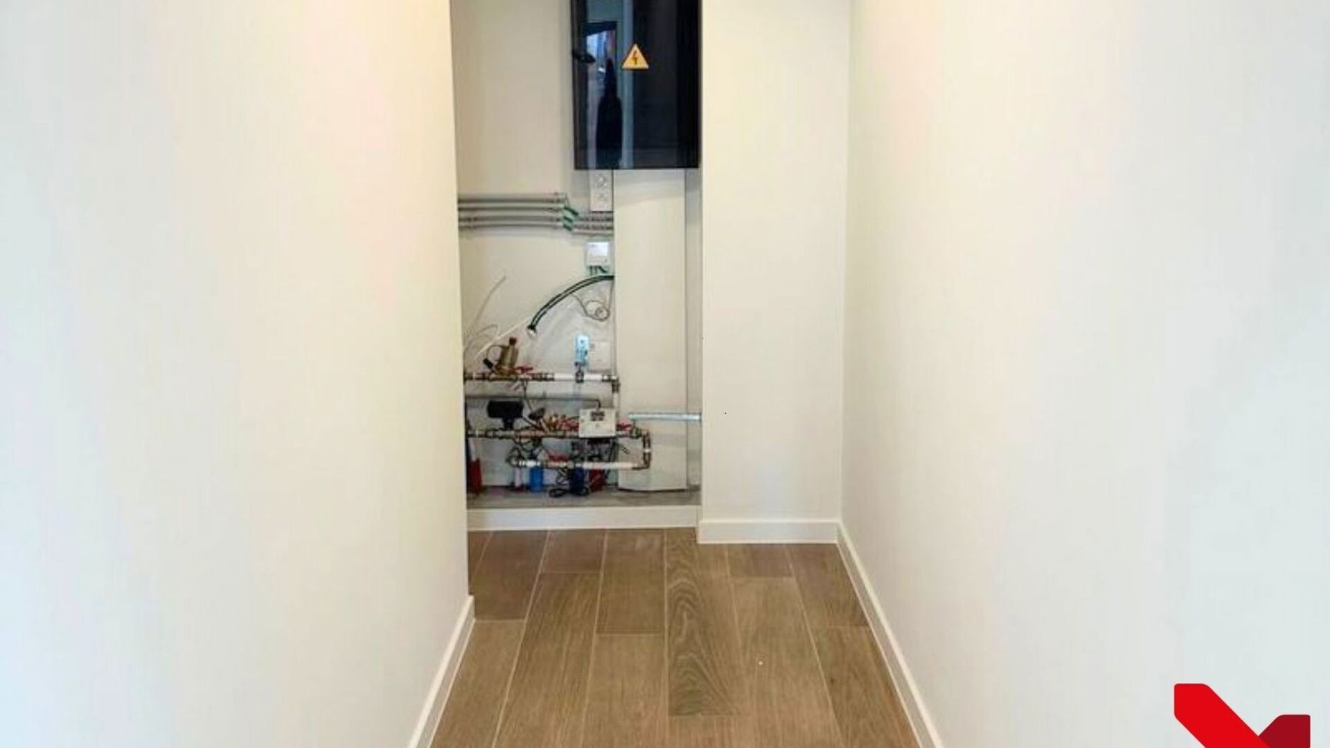 Luxueus nieuwbouwappartement met 2 slaapkamers in gloednieuw woonproject Burenberg.
Dit energiezuinig nieuwbouwappartement maakt deel uit van het prestigieuze woonproject Burenberg. Een nieuwe ontwikkeling in Leuven met verschillende troeven zoals de ru