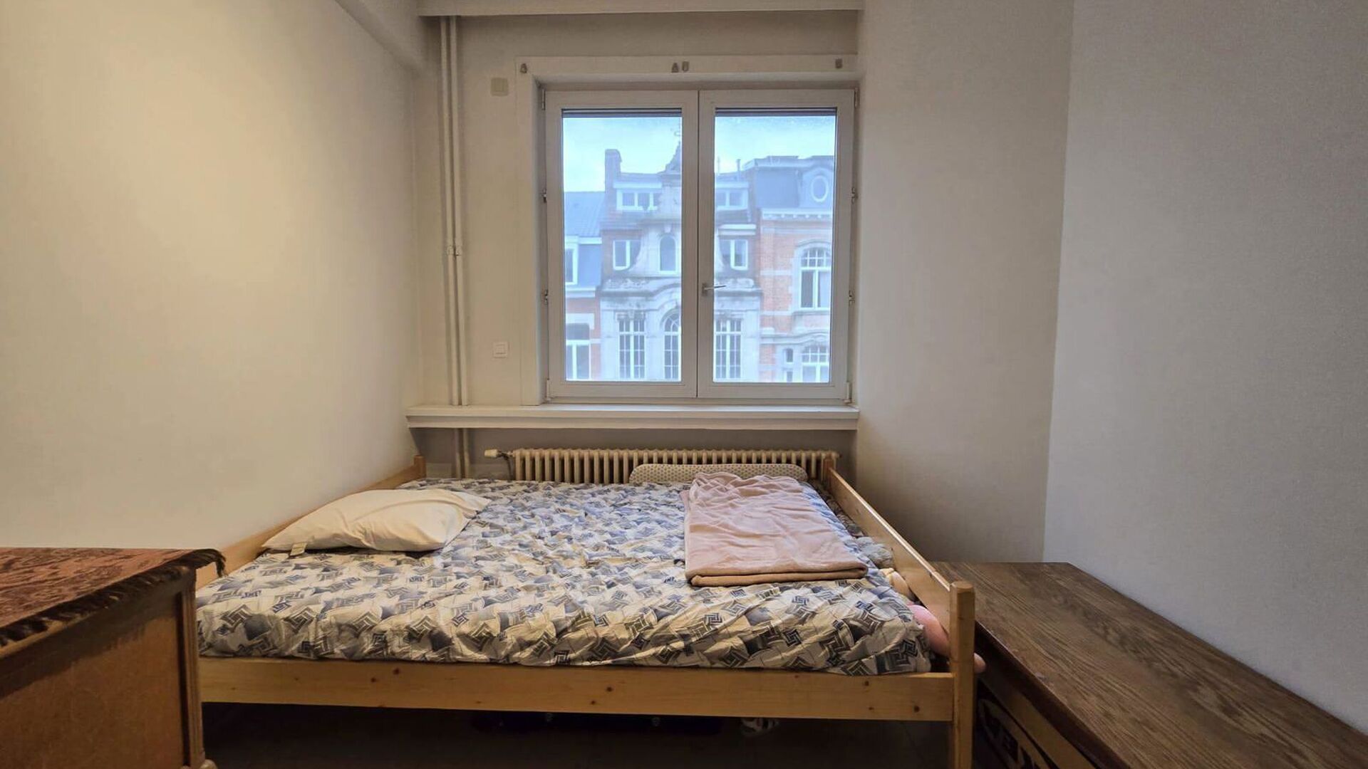 Licht en gezellig appartement met lift – ideaal voor alleenstaande of koppel
Dit aangename appartement is gelegen op de derde verdieping van een verzorgd gebouw met lift en geniet dankzij de ligging aan de voorzijde van een overvloed aan natuurlijk zon
