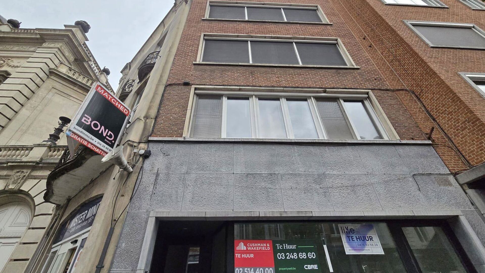 Licht en gezellig appartement met lift – ideaal voor alleenstaande of koppel
Dit aangename appartement is gelegen op de derde verdieping van een verzorgd gebouw met lift en geniet dankzij de ligging aan de voorzijde van een overvloed aan natuurlijk zon
