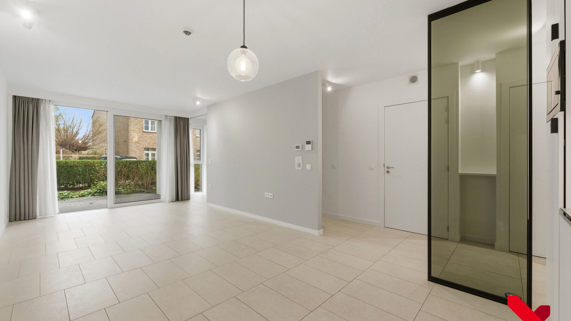 Welkom in Wilsele! Deze prachtige assistentiewoning is gelegen op de gelijkvloerse verdieping van residentie "Goodlife", een kleinschalige residentie met 36 eenheden waar het heerlijk vertoeven is met alle diensten en zorg binnen handbereik. Zo is er een