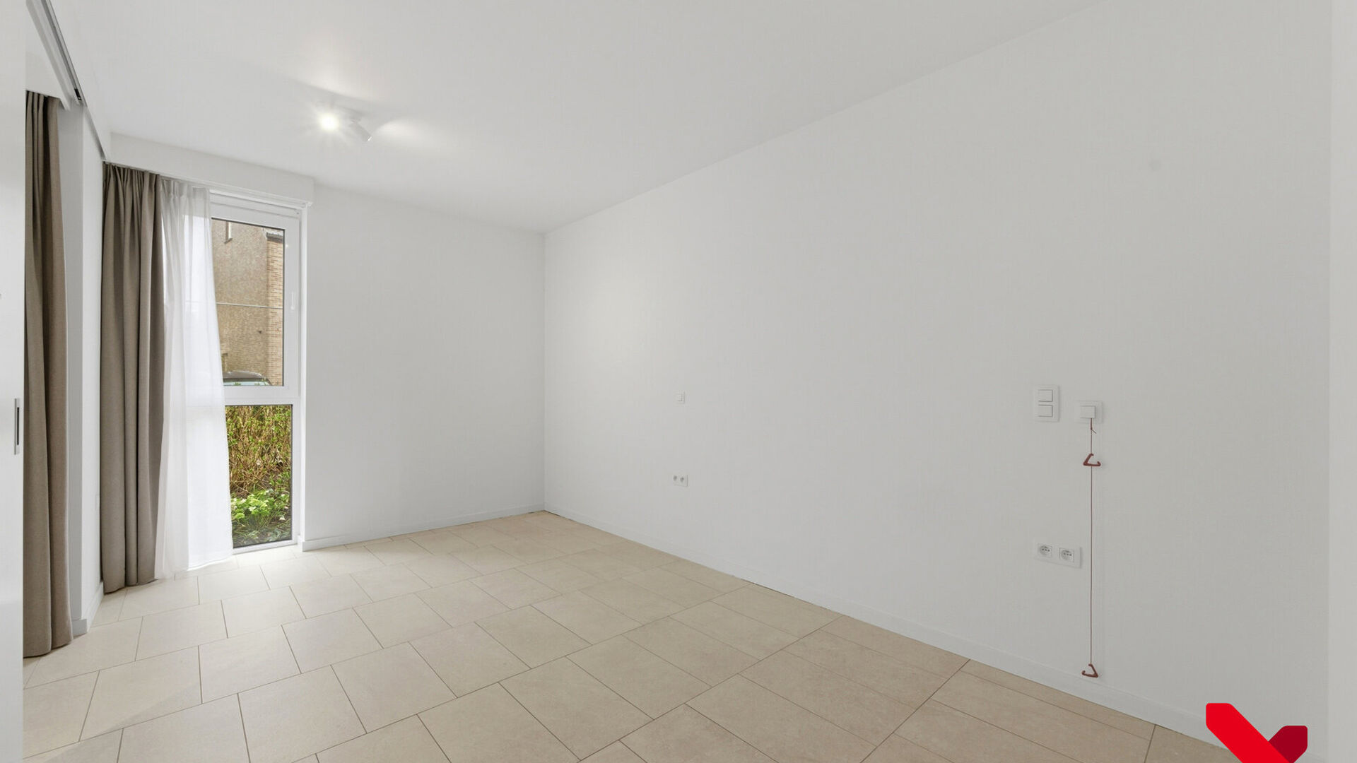 Welkom in Wilsele! Deze prachtige assistentiewoning is gelegen op de gelijkvloerse verdieping van residentie "Goodlife", een kleinschalige residentie met 36 eenheden waar het heerlijk vertoeven is met alle diensten en zorg binnen handbereik. Zo is er een