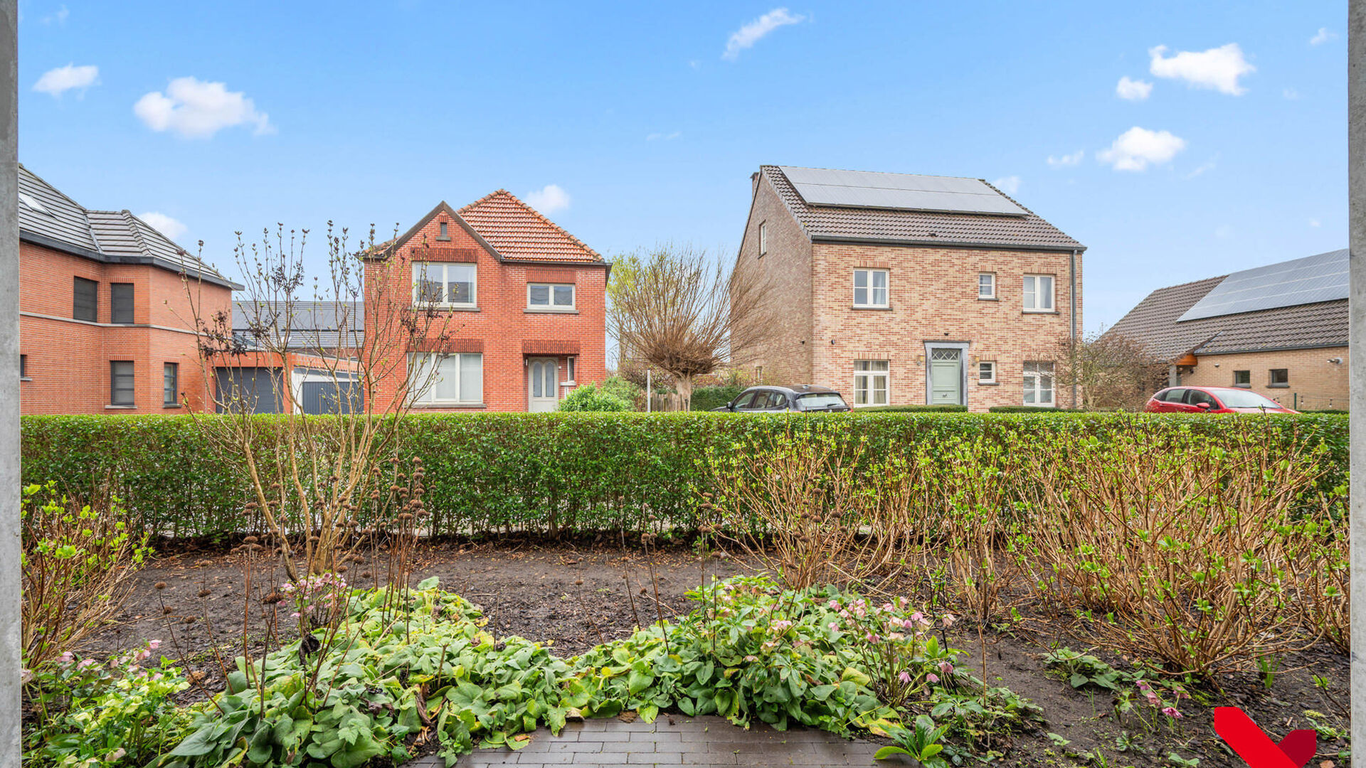 Welkom in Wilsele! Deze prachtige assistentiewoning is gelegen op de gelijkvloerse verdieping van residentie "Goodlife", een kleinschalige residentie met 36 eenheden waar het heerlijk vertoeven is met alle diensten en zorg binnen handbereik. Zo is er een