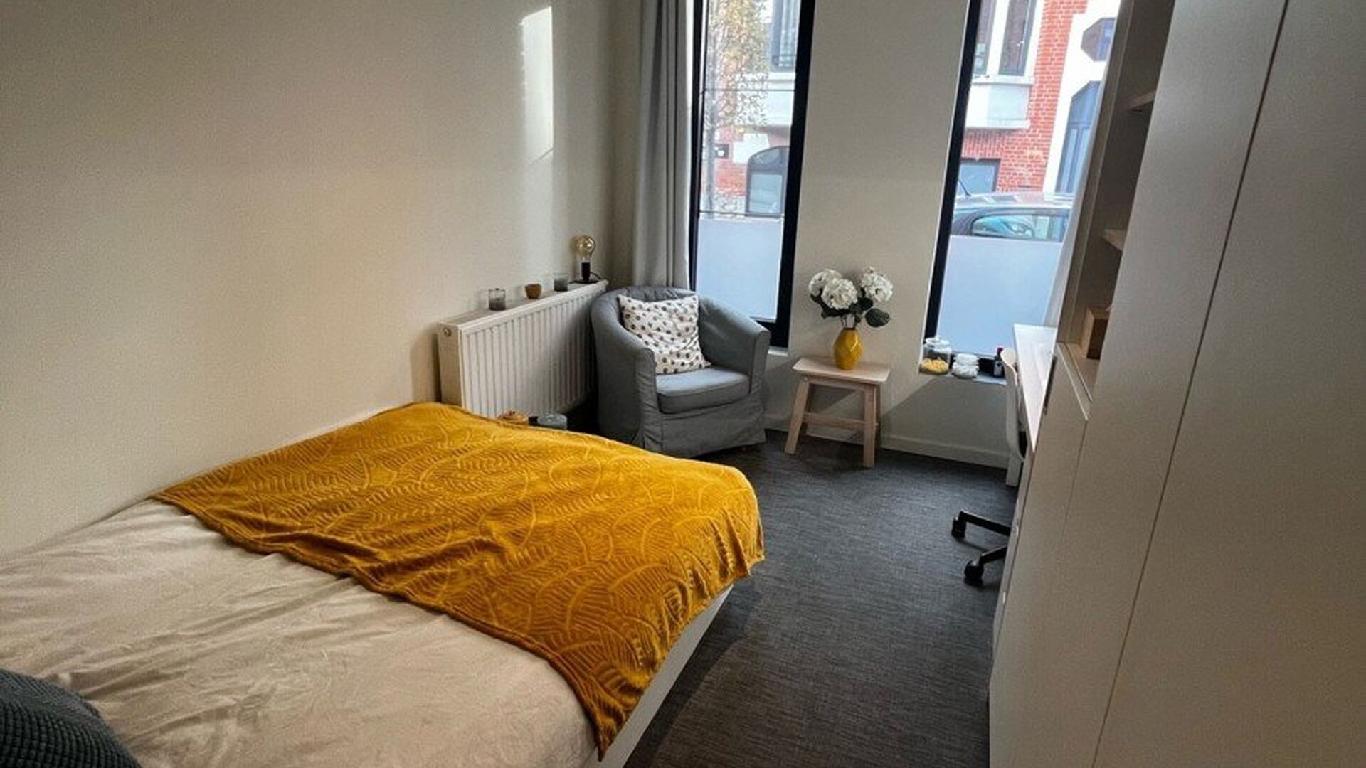 Chambres d'étudiants situées dans la résidence d'étudiants ACE au 266 Ridderstraat. Cette chambre dispose de sa propre salle de bain et est meublée d'un lit, d'un bureau, d'une étagère, d'une armoire et d'un réfrigérateur. Chaque couloir dispose 
