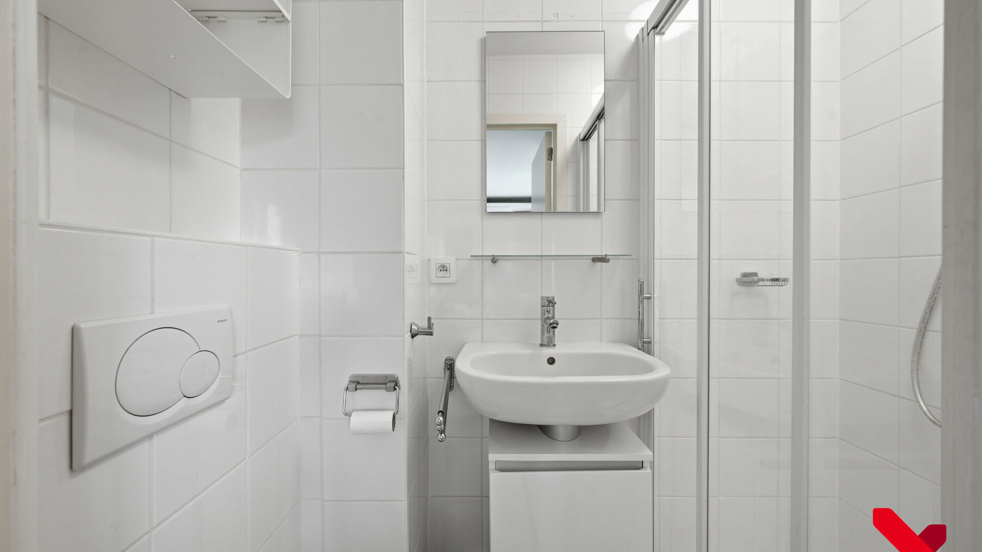 POUR L'ANNÉE UNIVERSITAIRE 2026-2027
Bienvenue dans ce studio étudiant spacieux situé en plein cœur de Louvain !
Ce studio spacieux dispose d'une kitchenette équipée, d'une salle de bains privative et d'un meuble intégré avec lit escamotable.
Grâ