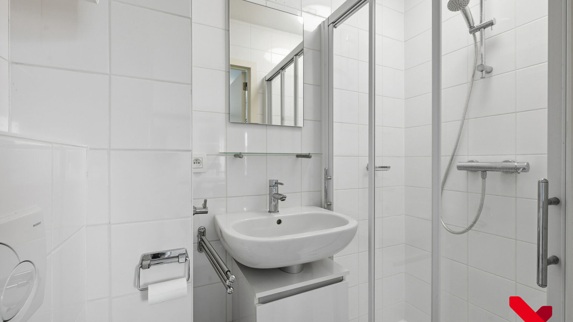 POUR L'ANNÉE UNIVERSITAIRE 2026-2027
Bienvenue dans ce studio étudiant spacieux situé en plein cœur de Louvain !
Ce studio spacieux dispose d'une kitchenette équipée, d'une salle de bains privative et d'un meuble intégré avec lit escamotable.
Grâ