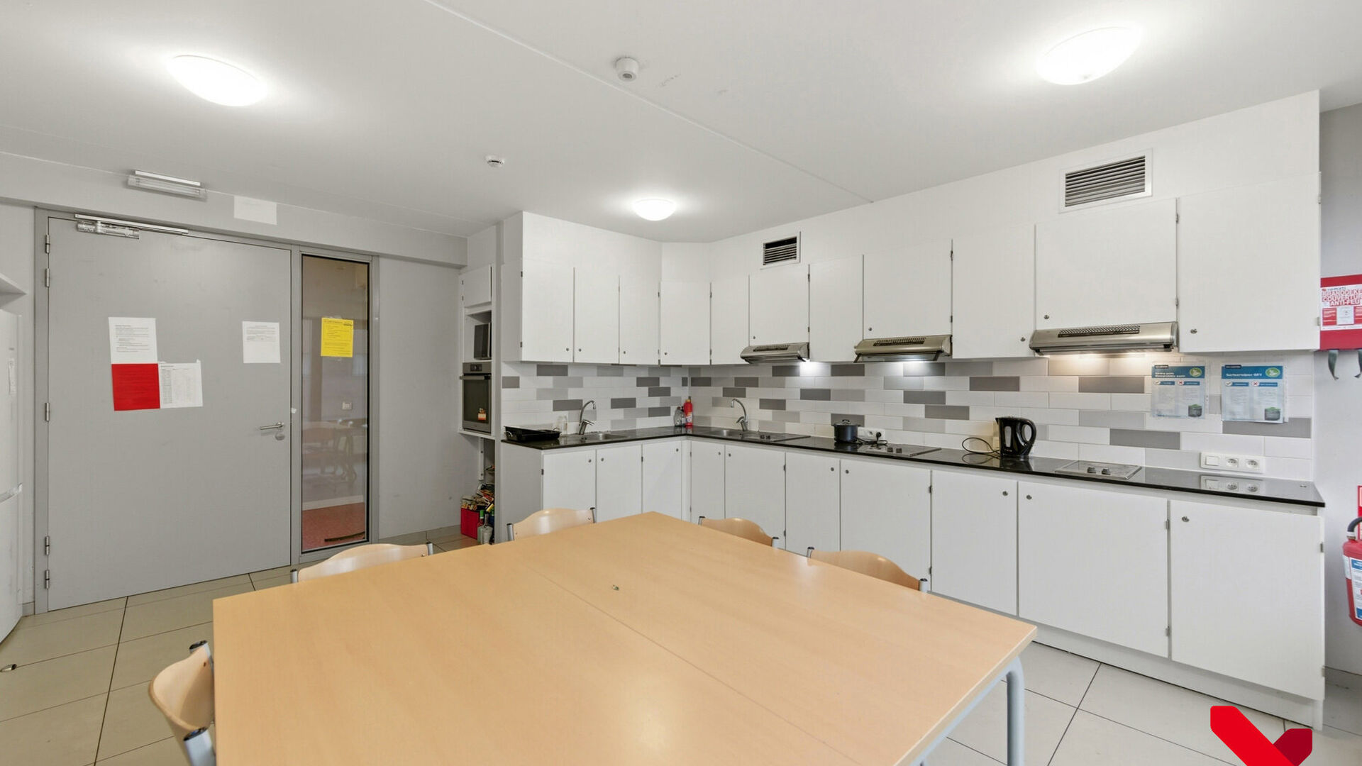 Bienvenue &agrave; Louvain ! Vous recherchez une opportunit&eacute; d'investissement sans vous soucier de la location ni de la gestion de votre bien ? Vous &ecirc;tes au bon endroit ! Waterview est un projet unique qui vous offre l'opportunit&eacute; id&eacute;ale d'investir dans l'i