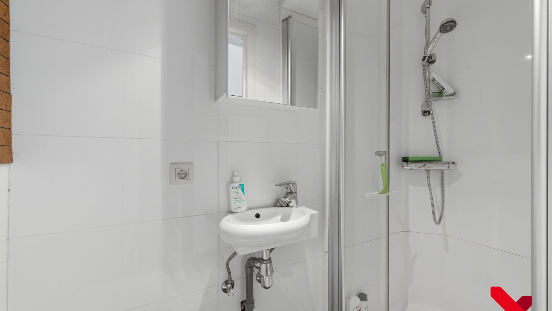 Bienvenue à Louvain ! Ce studio confortable est situé dans la dynamique Tiensestraat, un quartier réputé non seulement pour son ambiance animée, mais aussi pour son excellente accessibilité. Les transports en commun, les commerces et les infrastruct