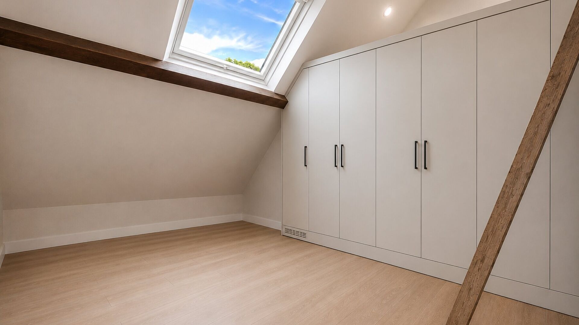 Welcome to Herent! This charming terraced house enjoys an excellent location, just minutes from Leuven and close to the highway. This ensures easy access to surrounding cities and popular local employment hubs such as IMEC and Gasthuisberg.
The entrance