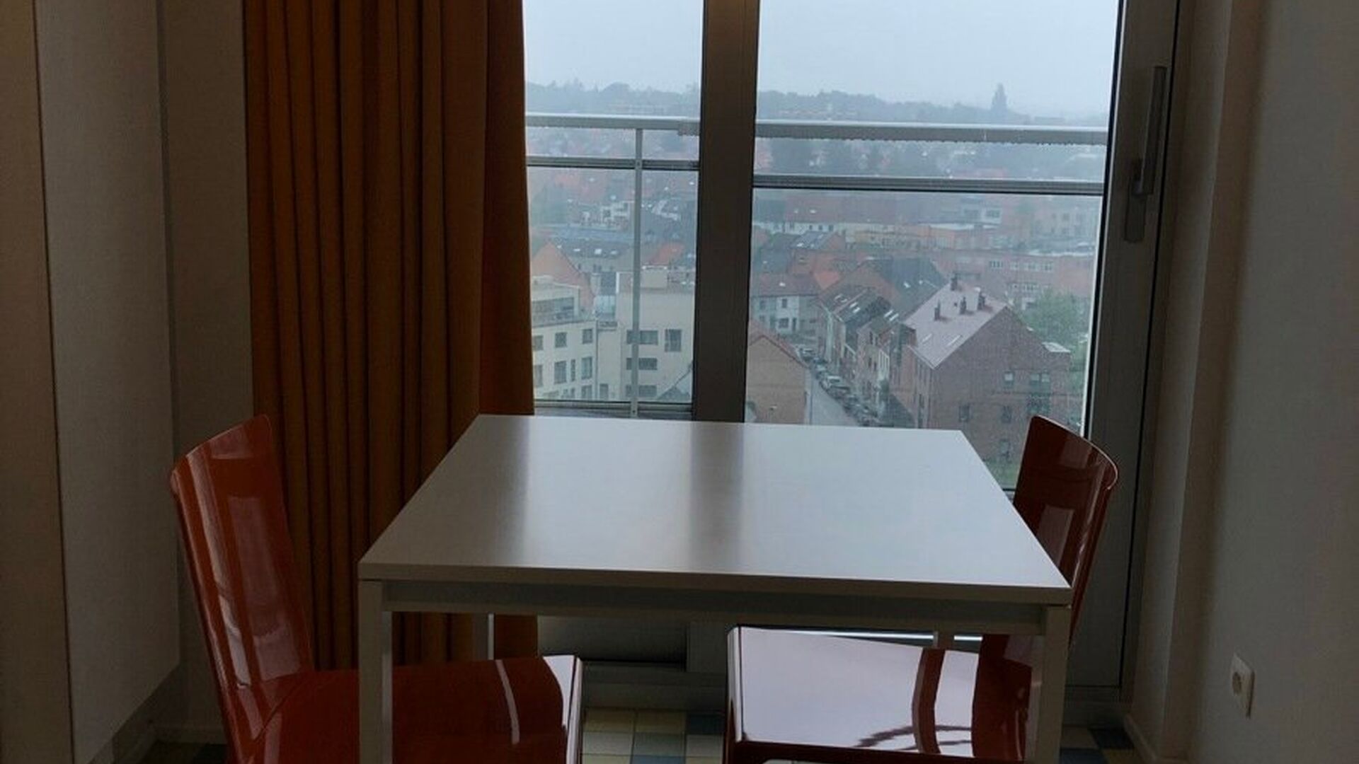 Spacious and bright 2-bedroom apartment with 2 terraces and parking space in Heverlee

This very spacious furnished apartment is located on the eighth floor and enjoys plenty of natural light and beautiful views. The apartment is ideally situated in Hever