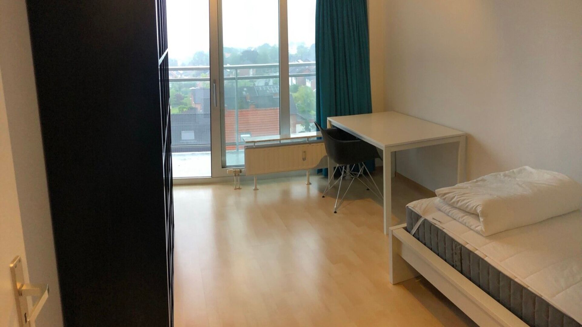 Spacious and bright 2-bedroom apartment with 2 terraces and parking space in Heverlee

This very spacious furnished apartment is located on the eighth floor and enjoys plenty of natural light and beautiful views. The apartment is ideally situated in Hever