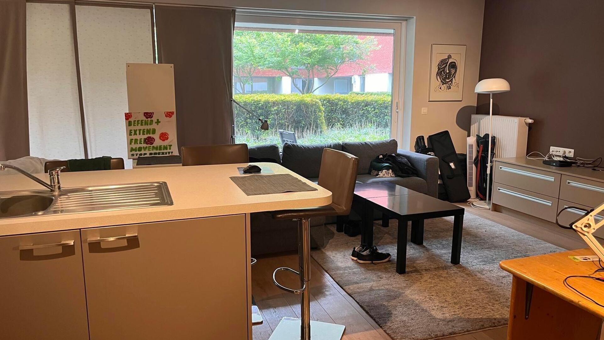 Spacious and fully furnished studio on the ground floor of the Waterside residence, on the Leuven Vaartkom. Close to the city center and with easy access to the E40 and E314.

The 52 m&sup2; studio features:

- Built-in wall cupboard
- Storage room with toile