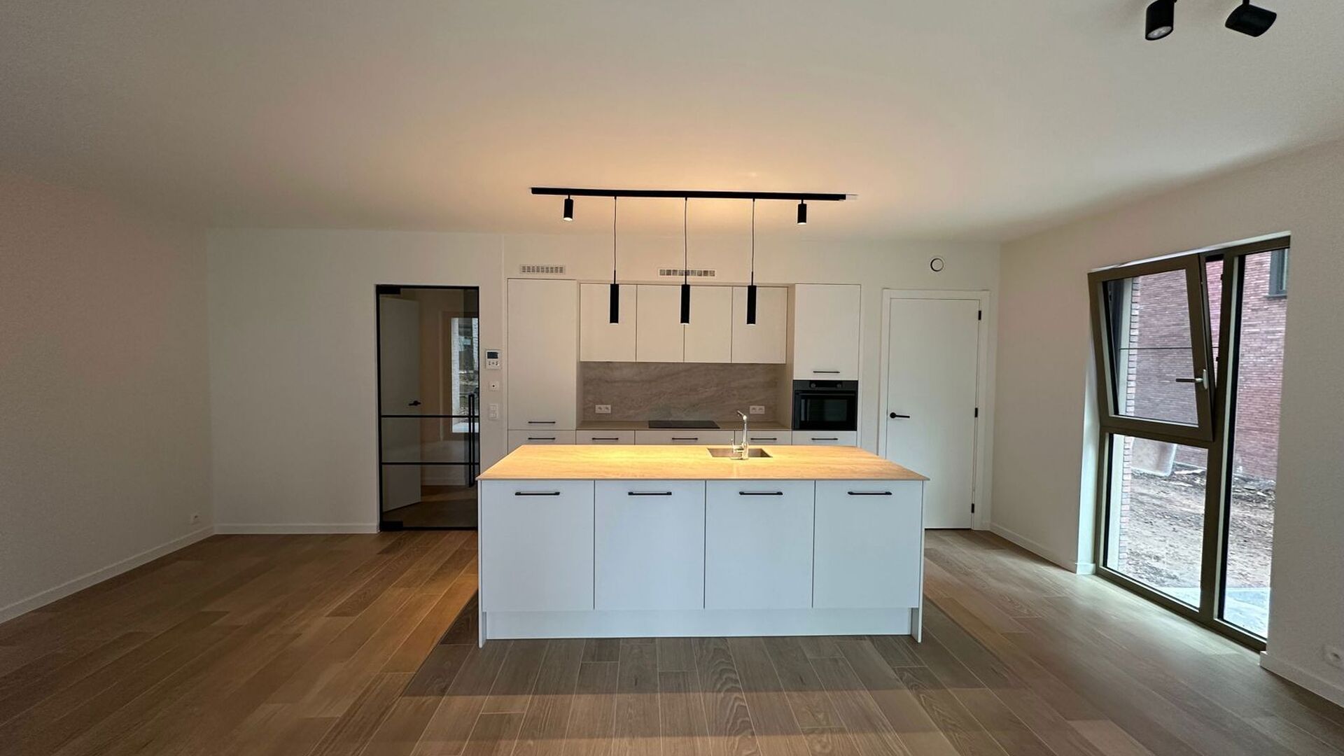 Luxury newly built apartment with 2 bedrooms in the brand-new residential project Burenberg.

This energy-efficient newly built apartment is part of the prestigious Burenberg residential project&mdash;a new development in Leuven offering many advantages, such