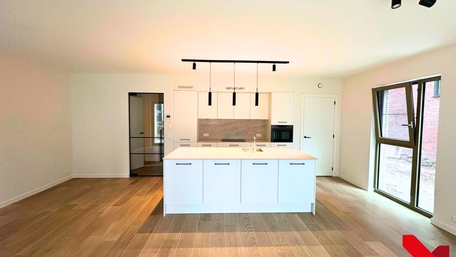 Luxury newly built apartment with 2 bedrooms in the brand-new residential project Burenberg.
This energy-efficient newly built apartment is part of the prestigious Burenberg residential project—a new development in Leuven offering many advantages, such