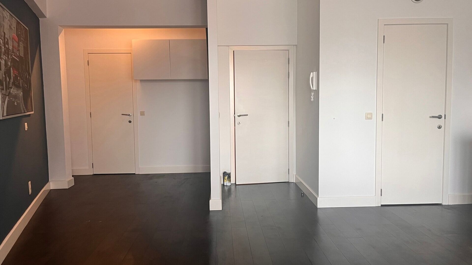 This bright spacious studio is located on the third floor at the back of the building with elevator. The studio has a built-in kitchen, storage room with washing machine and bathroom with shower, sink and WC.
Available from October 1, 2024.
Rent 850 €