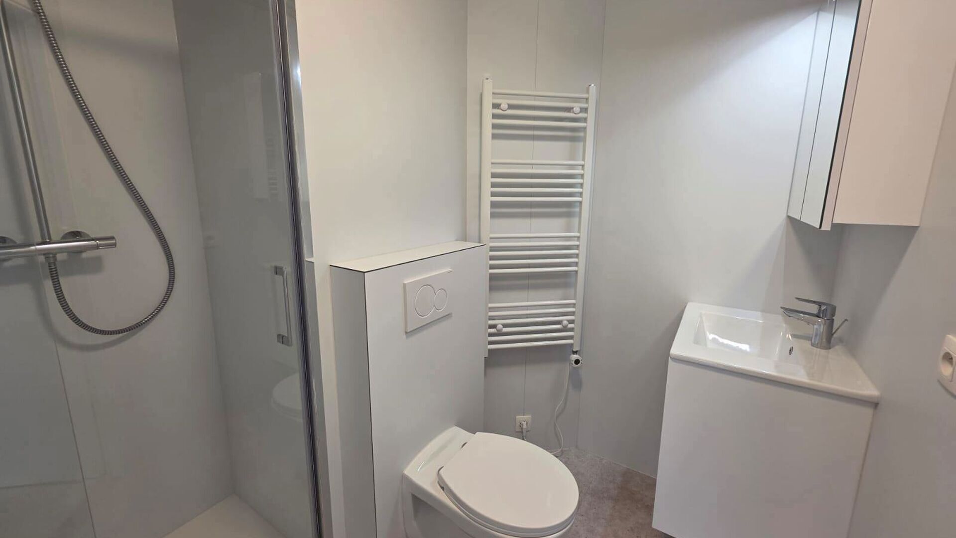 Just a stone’s throw from Leuven, this beautiful studio is located on Leeuwerikenstraat in a quiet residential neighborhood near Heverlee and is available for the next academic year.
Within walking distance, you can enjoy a wide selection of restaurant