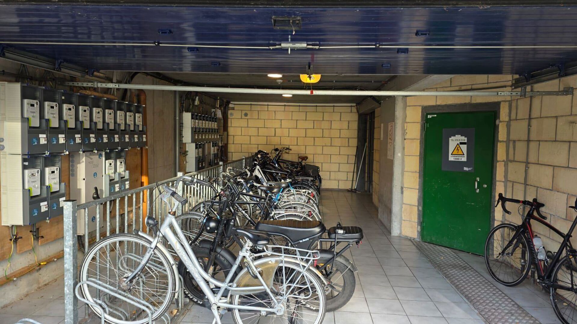 Just a stone’s throw from Leuven, this beautiful studio is located on Leeuwerikenstraat in a quiet residential neighborhood near Heverlee and is available for the next academic year.
Within walking distance, you can enjoy a wide selection of restaurant