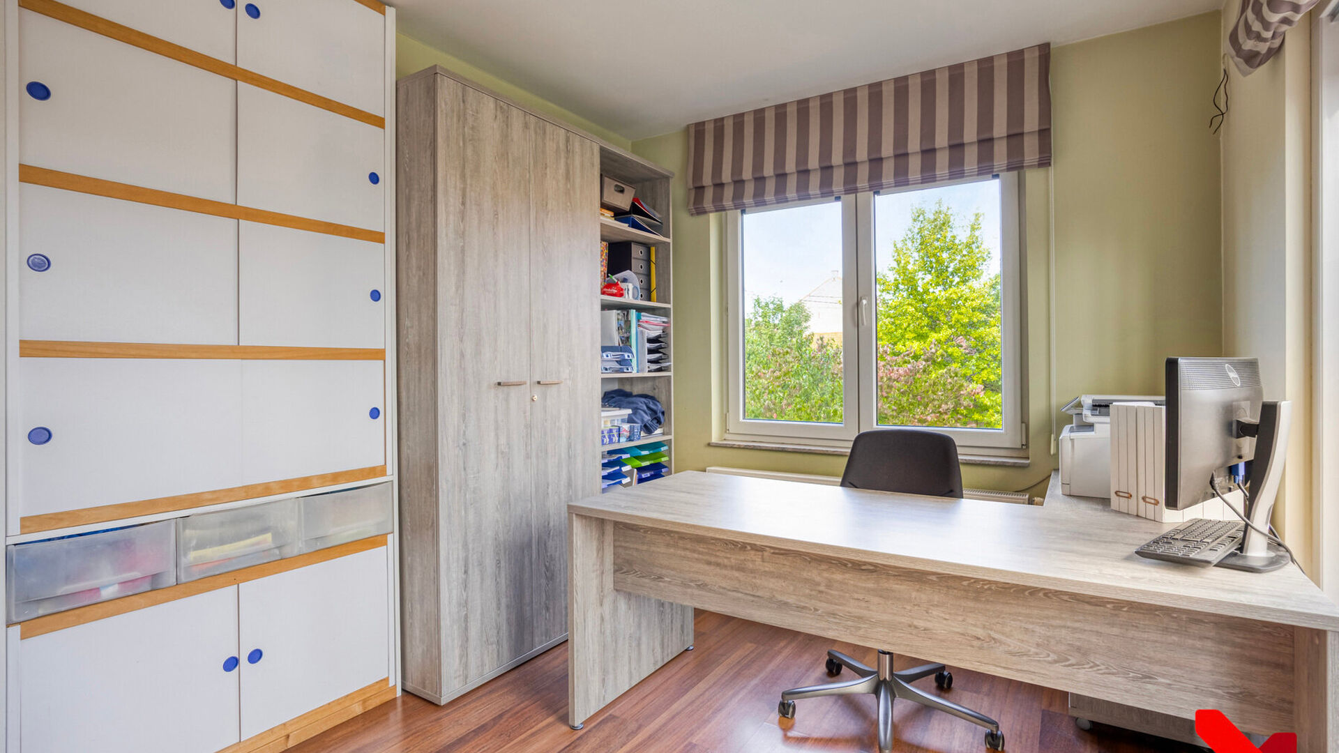 Ben je op zoek naar een unieke kans om een ruime woning met succesvolle frituur over te nemen in een gezellige buurt? Dit prachtige pand  (gebouwd in 2008) aan de Tiensesteenweg 67a in Binkom biedt alles wat je nodig hebt om te wonen én ondernemen op é