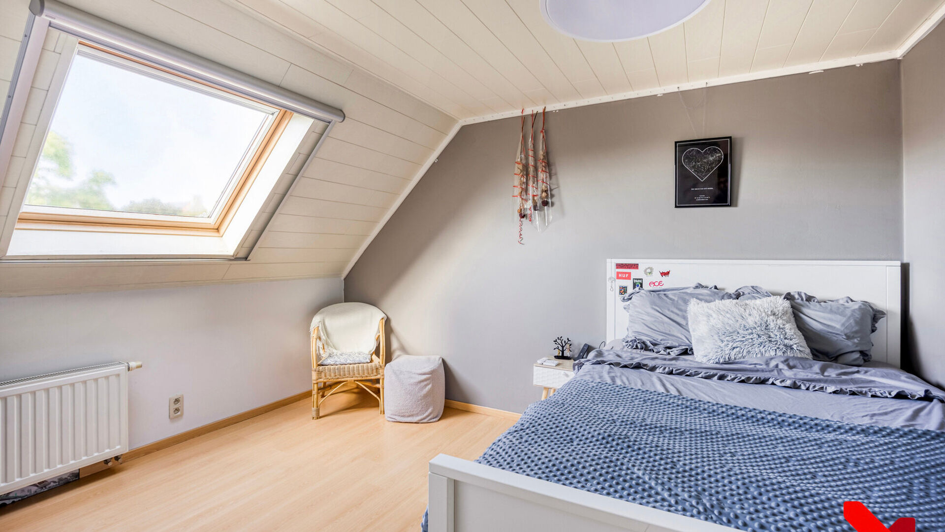Ben je op zoek naar een unieke kans om een ruime woning met succesvolle frituur over te nemen in een gezellige buurt? Dit prachtige pand  (gebouwd in 2008) aan de Tiensesteenweg 67a in Binkom biedt alles wat je nodig hebt om te wonen én ondernemen op é