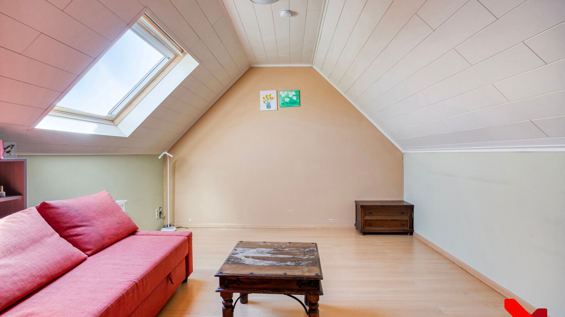 Ben je op zoek naar een unieke kans om een ruime woning met succesvolle frituur over te nemen in een gezellige buurt? Dit prachtige pand  (gebouwd in 2008) aan de Tiensesteenweg 67a in Binkom biedt alles wat je nodig hebt om te wonen én ondernemen op é