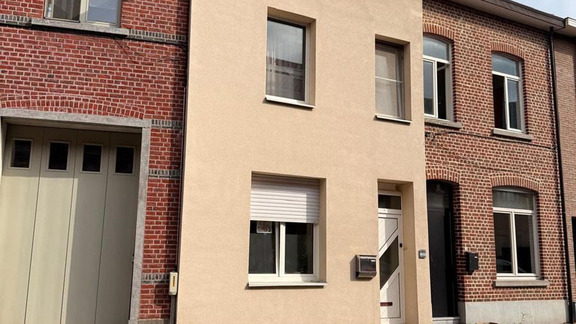 Deze charmante woning is gelegen in de rustige en gezellige Richard Valvekensstraat in Kessel-op. De woning biedt een ideale combinatie van comfort en rust, perfect voor wie op zoek is naar een fijne woonplek in een groene en rustige omgeving.

De woning 