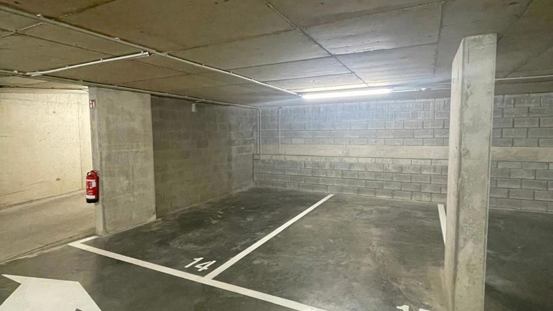 Découvrez la solution de stationnement idéale en plein cœur animé de Louvain ! Cette place de parking bénéficie d'un emplacement de choix et dispose d'un portail automatique sécurisé. L'accès s'effectue au moyen d'une clé et d'un badge.
Caract