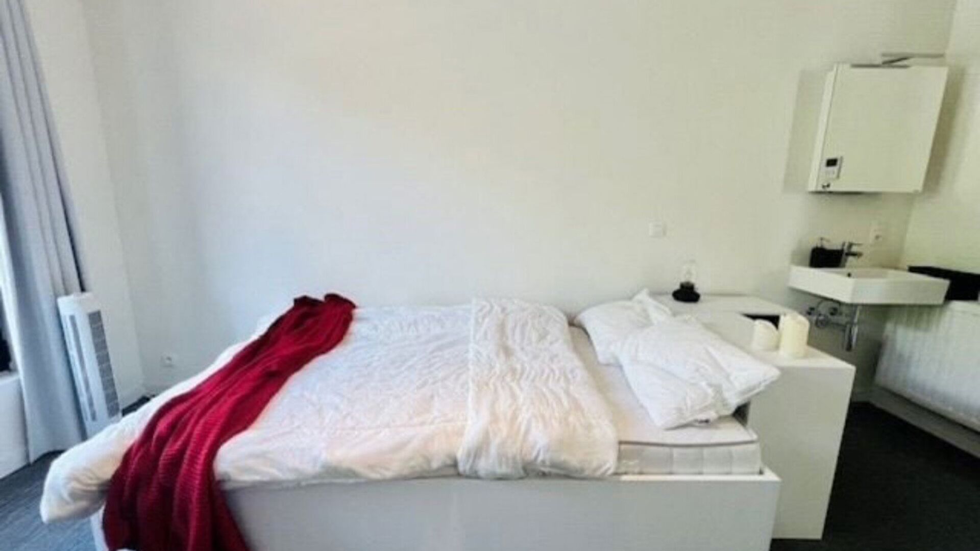 Student rooms located in the ACE student residence at 266 Knight Street. This room has its own bathroom, is furnished with: a bed, desk, bookshelf, closet and refrigerator. Each hallway has its common kitchen, where each student has their own kitchen cabi