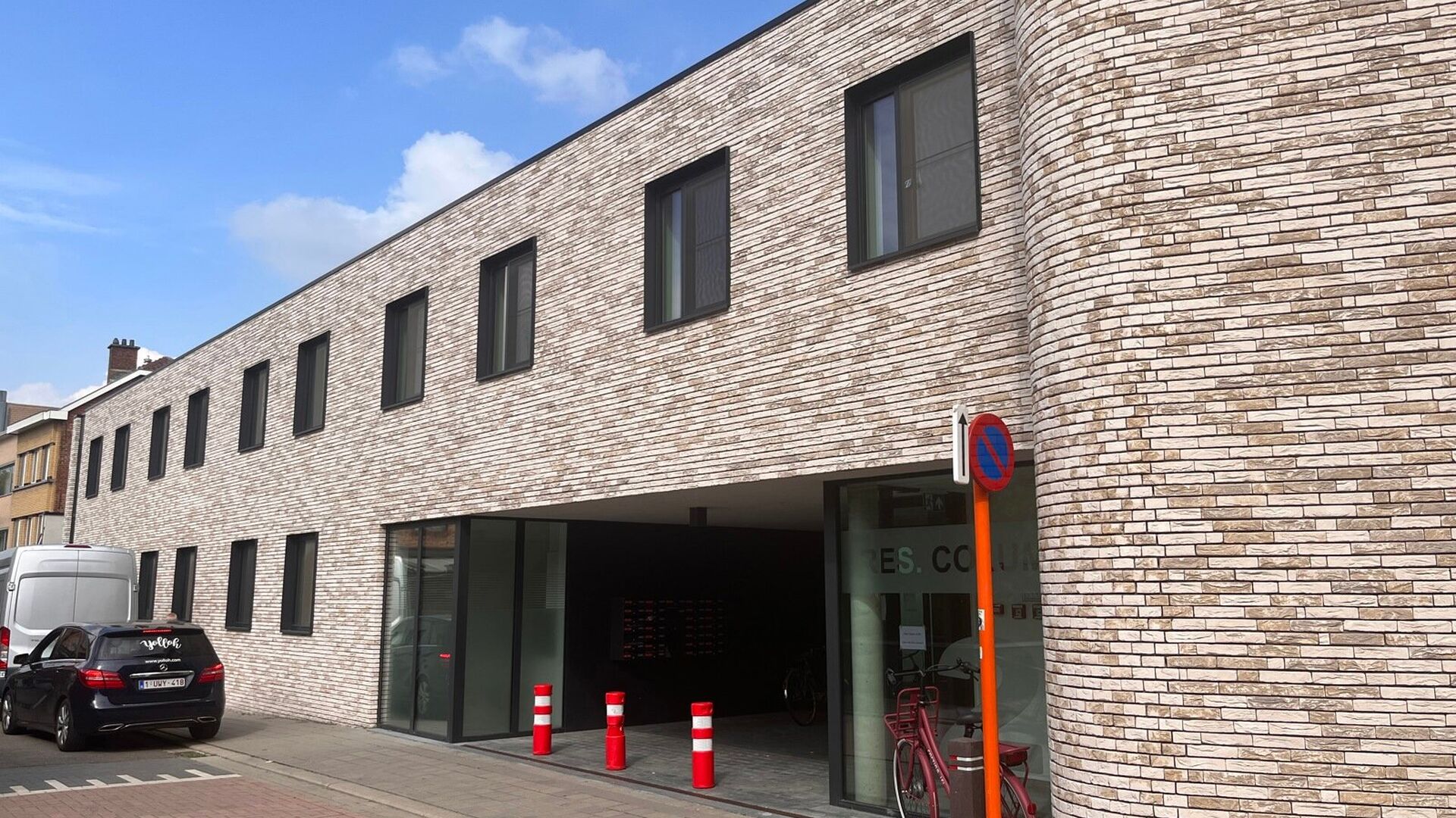 The room is for individual use only and is furnished with a bed, mattress, desk, chair, bookshelf, and wardrobe. The room also has access to hot and cold water and a private toilet. An internet connection via network cable is provided; the tenant must sub