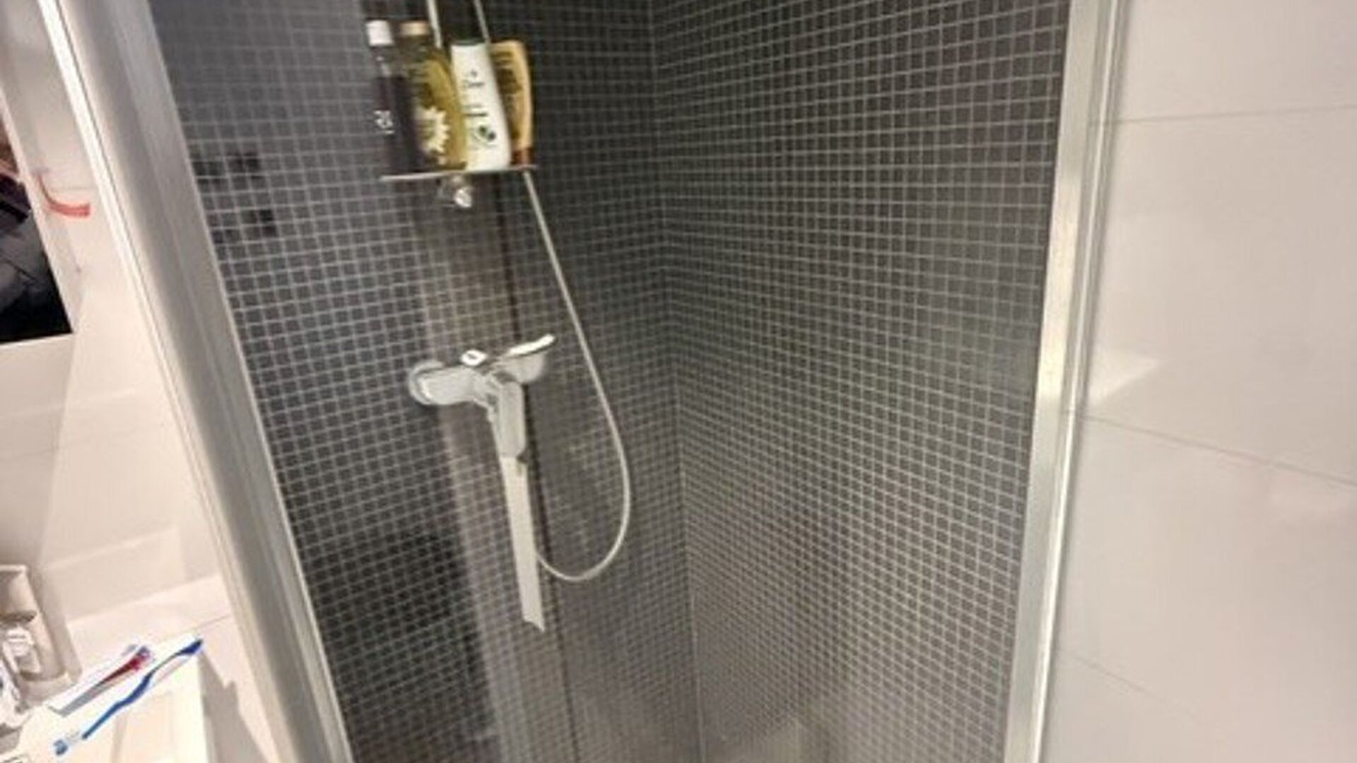 Are you looking for a comfortable student room? Then this cosy student room could be exactly what you are looking for. The room features a private bathroom and is part of a well-maintained student residence. Residents also have access to a shared kitchen,