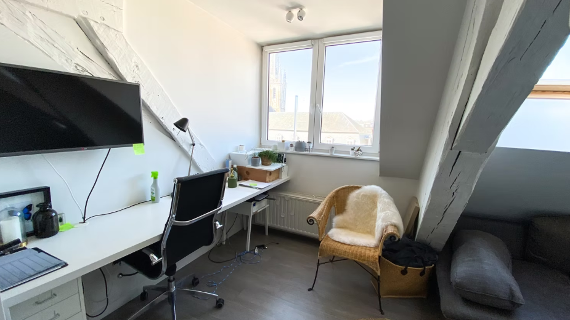 Studentenkamer te huur in de Vaartstraat in Leuven.
Huurprijs: 665 euro/maand + 130 euro voor nutsvoorzieningen