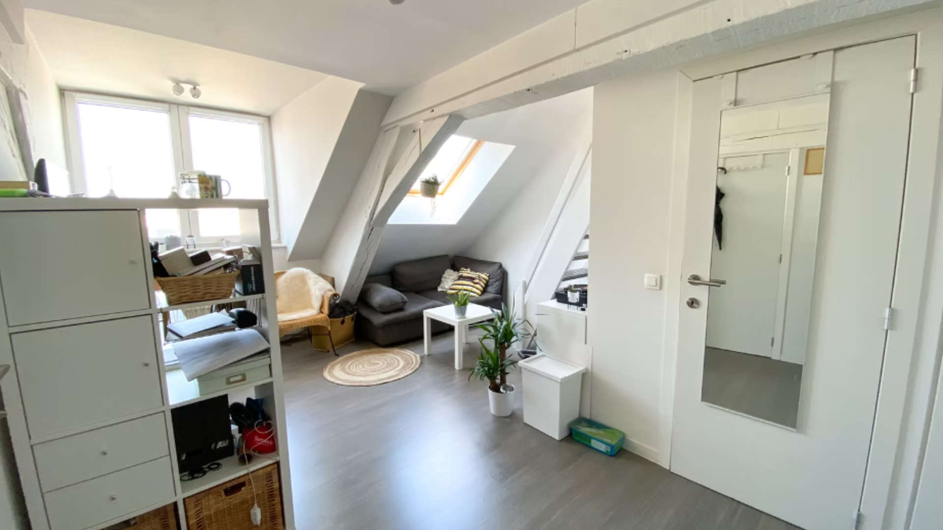 Studentenkamer te huur in de Vaartstraat in Leuven.
Huurprijs: 665 euro/maand + 130 euro voor nutsvoorzieningen