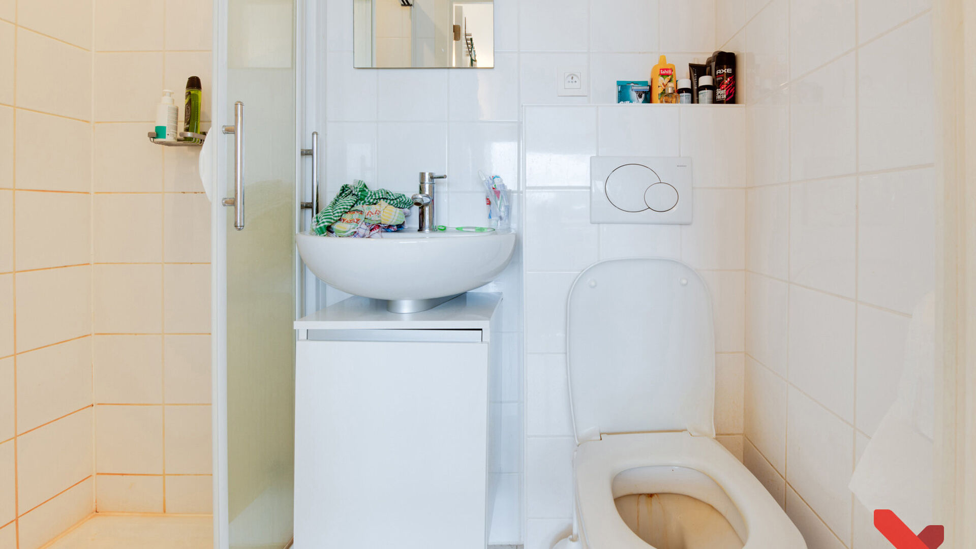 VOOR ACADEMIEJAAR 2026-2027
Welkom in deze ruime studentenstudio gelegen in hartje Leuven!
Deze ruime studio beschikt over een geïnstalleerde kitchenette, eigen sanitair en een geïnstalleerd meubel met opklapbaarbed.
Dankzij de grote raampartijen kan u