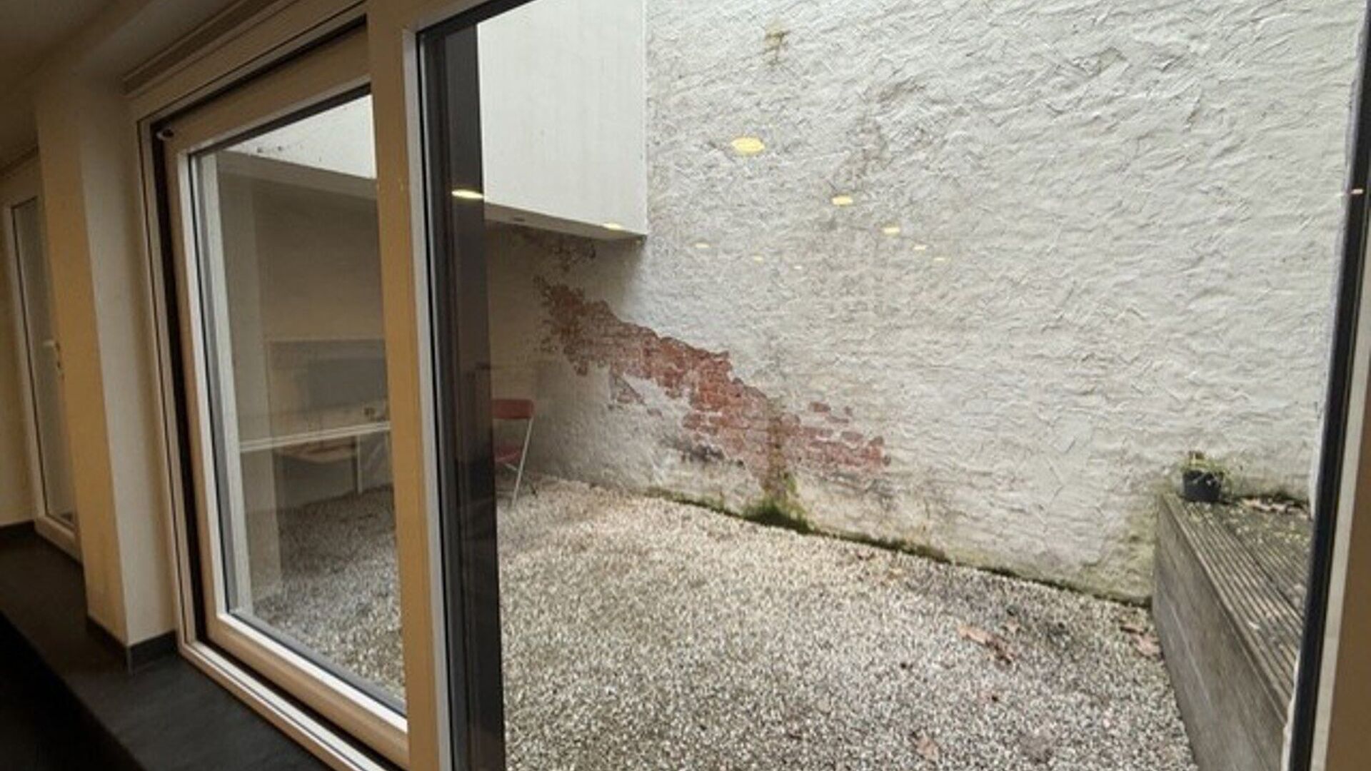 Ben je op zoek naar een comfortabele studentenkamer? Dan is deze gezellige studentenkamer misschien wel iets voor jou. De kamer beschikt over een eigen badkamer met sanitair. Daarnaast kan je gebruikmaken van een gemeenschappelijke keuken, een aangename o