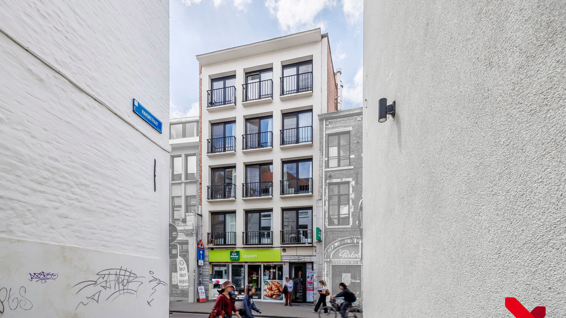 In Residentie Central Park, gelegen aan de rand van het park en op wandelafstand van verschillende voorzieningen, bevindt zich deze bemeubelde studentenkamer.

De kamer bevindt zich op de vierde en hoogste verdieping van het gebouw. Dankzij de ligging aan