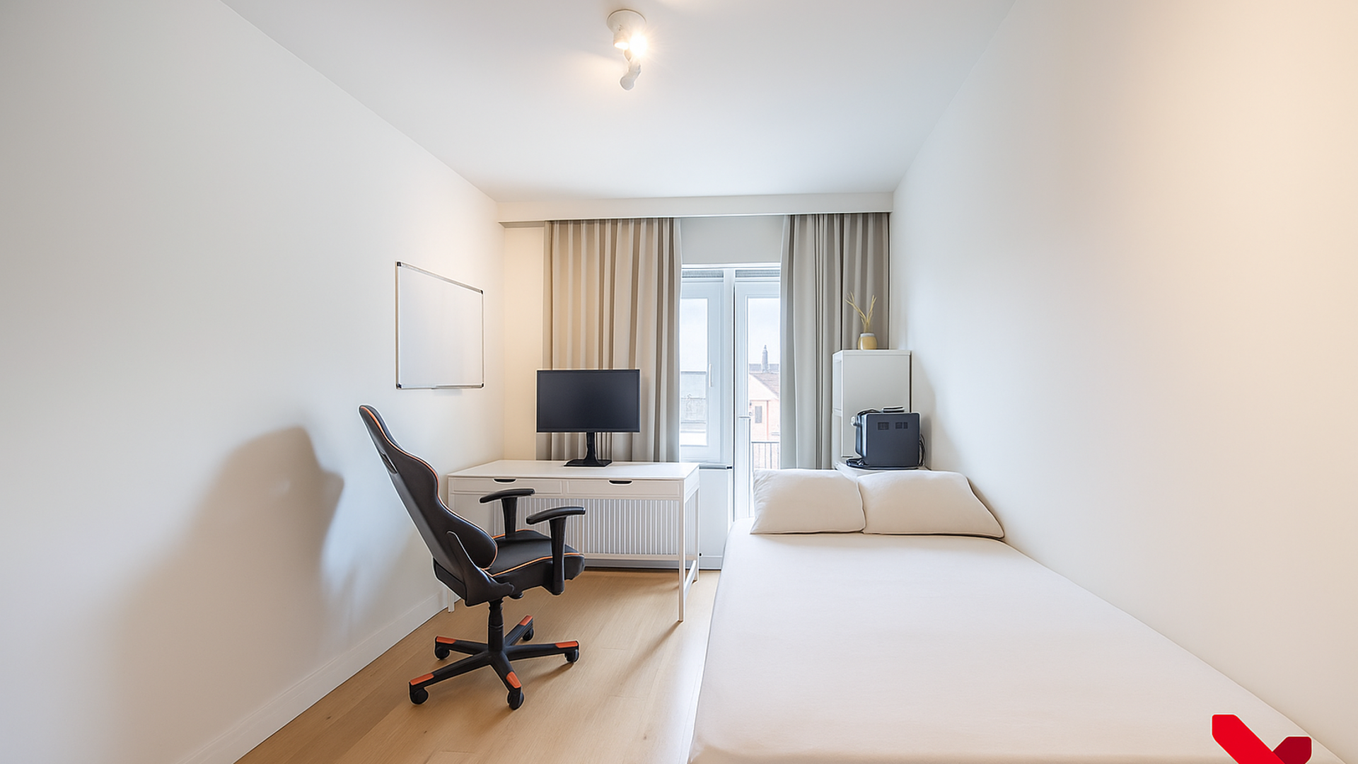 In Residentie Central Park, gelegen aan de rand van het park en op wandelafstand van verschillende voorzieningen, bevindt zich deze bemeubelde studentenkamer.

De kamer bevindt zich op de vierde en hoogste verdieping van het gebouw. Dankzij de ligging aan