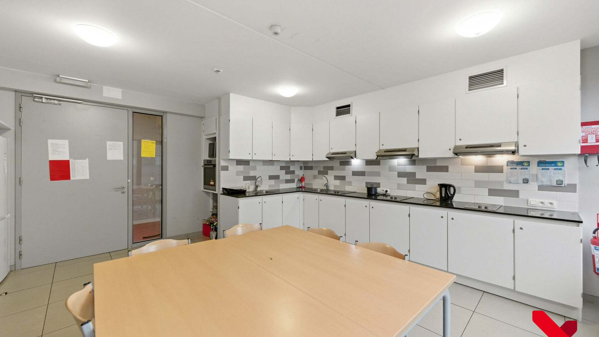 Welkom in Leuven! Ben je op zoek naar een investeringsmogelijkheid waar je jezelf geen zorgen hoeft te maken over het verhuren en beheren van jouw eigendom? Dan bent u hier aan het juiste adres! Waterview is een uniek project dat jou de perfecte gelegenhe